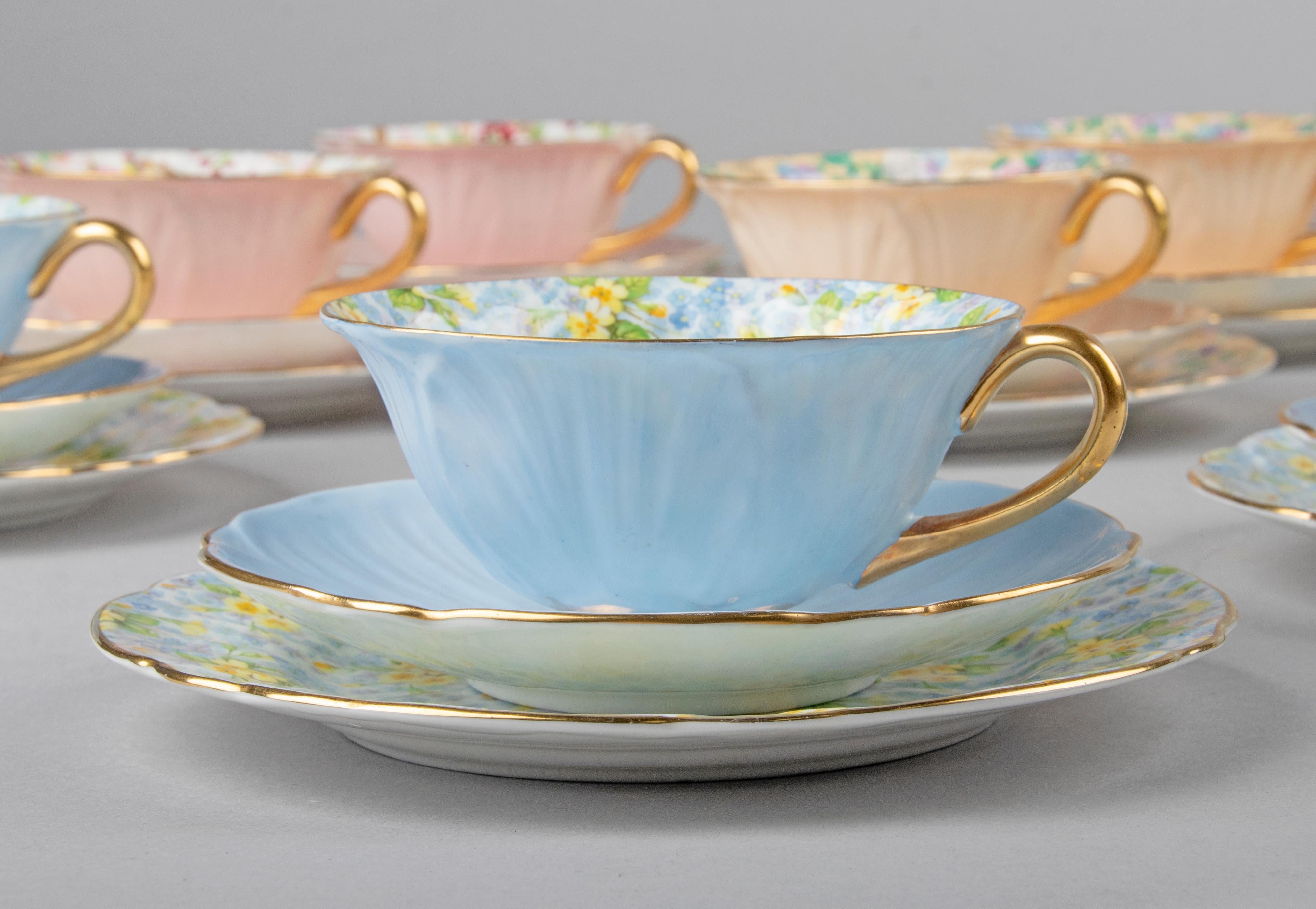 1930's Teaset for 10 Persons Made by Shelly with Chintz Pattern In Good Condition In Casteren, Noord-Brabant