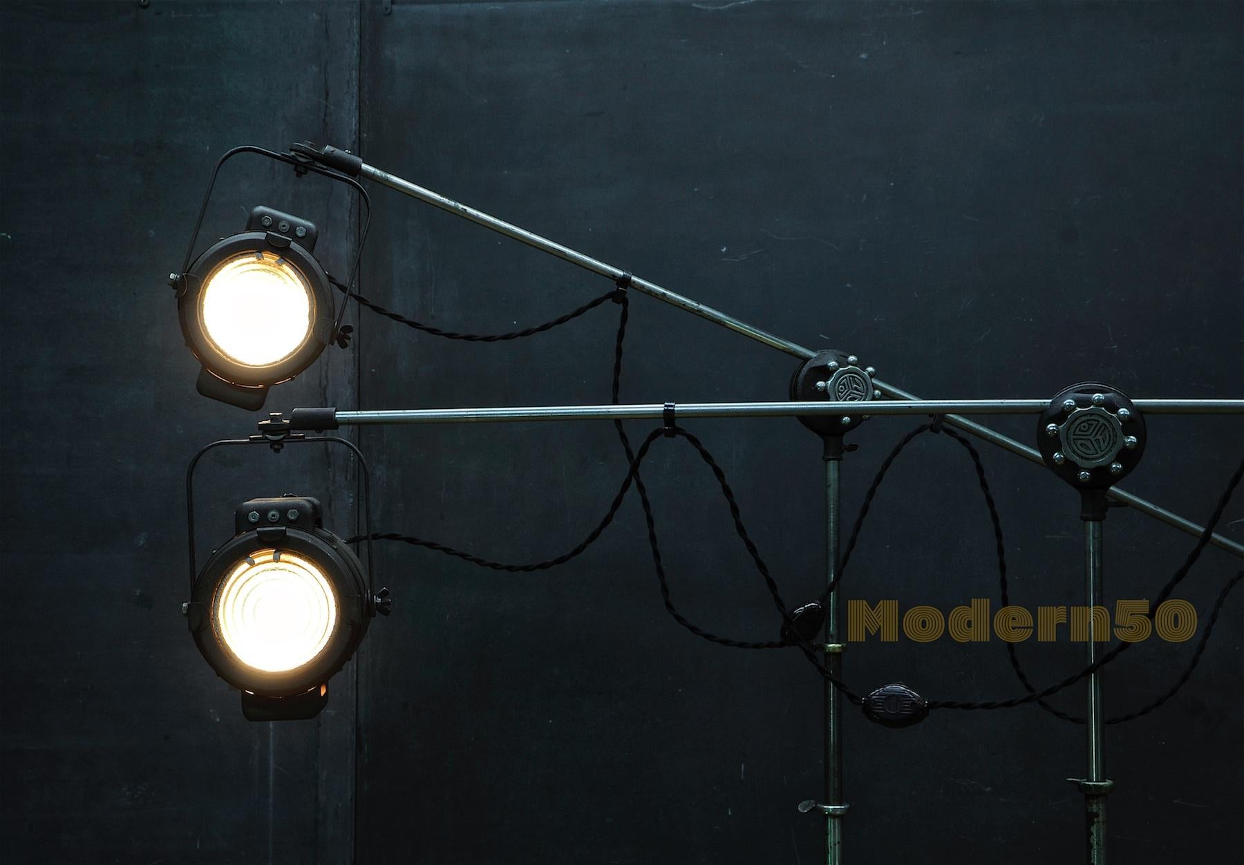 Lampes pour caméra, éclairage de studio de télévision, cinéma ou photographie Boom PMCo, style industriel État moyen à Hyattsville, MD