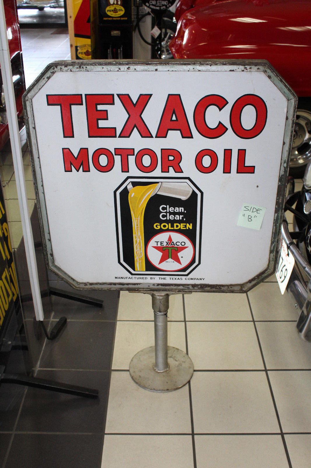 1930s Texaco Motor Oil Double-Sided Porcelain Curb Sign In Fair Condition For Sale In Orange, CA