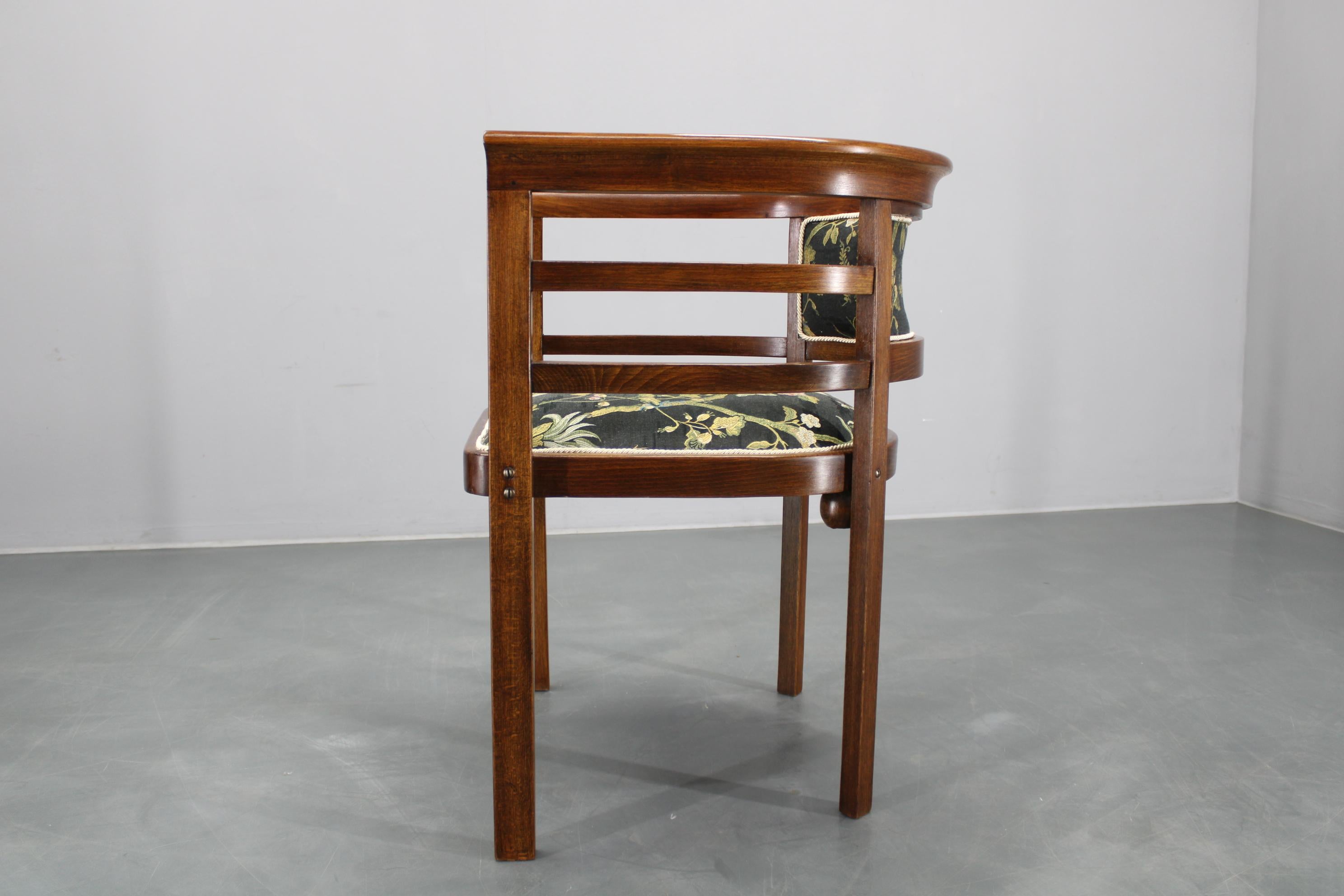 Metà XX secolo Poltrona Thonet restaurata degli anni '30, Cecoslovacchia in vendita