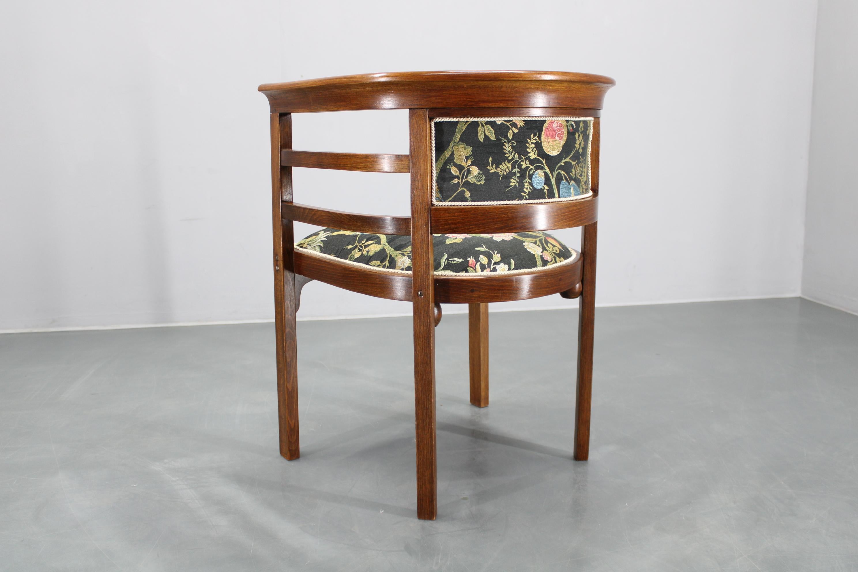 Tessuto Poltrona Thonet restaurata degli anni '30, Cecoslovacchia in vendita