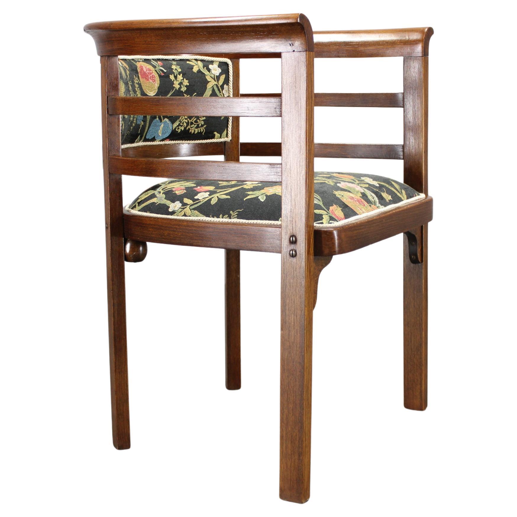 Poltrona Thonet restaurata degli anni '30, Cecoslovacchia in vendita
