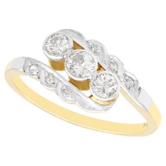 Bague cocktail à trois pierres et or jaune des années 1930