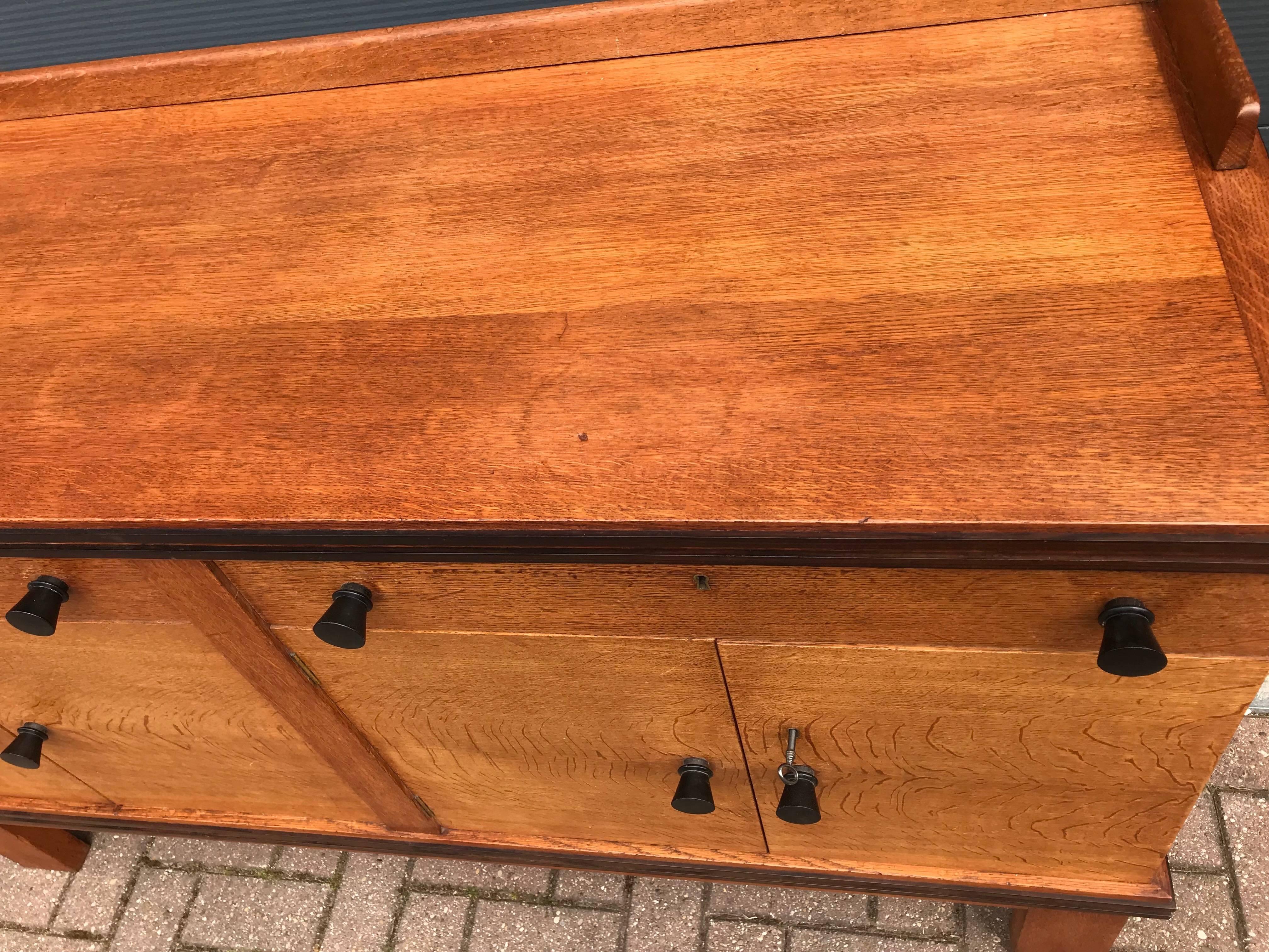 1930s Timeless Design & Practical Art Deco Buffet / Credenza in Oak & Hardwood 5