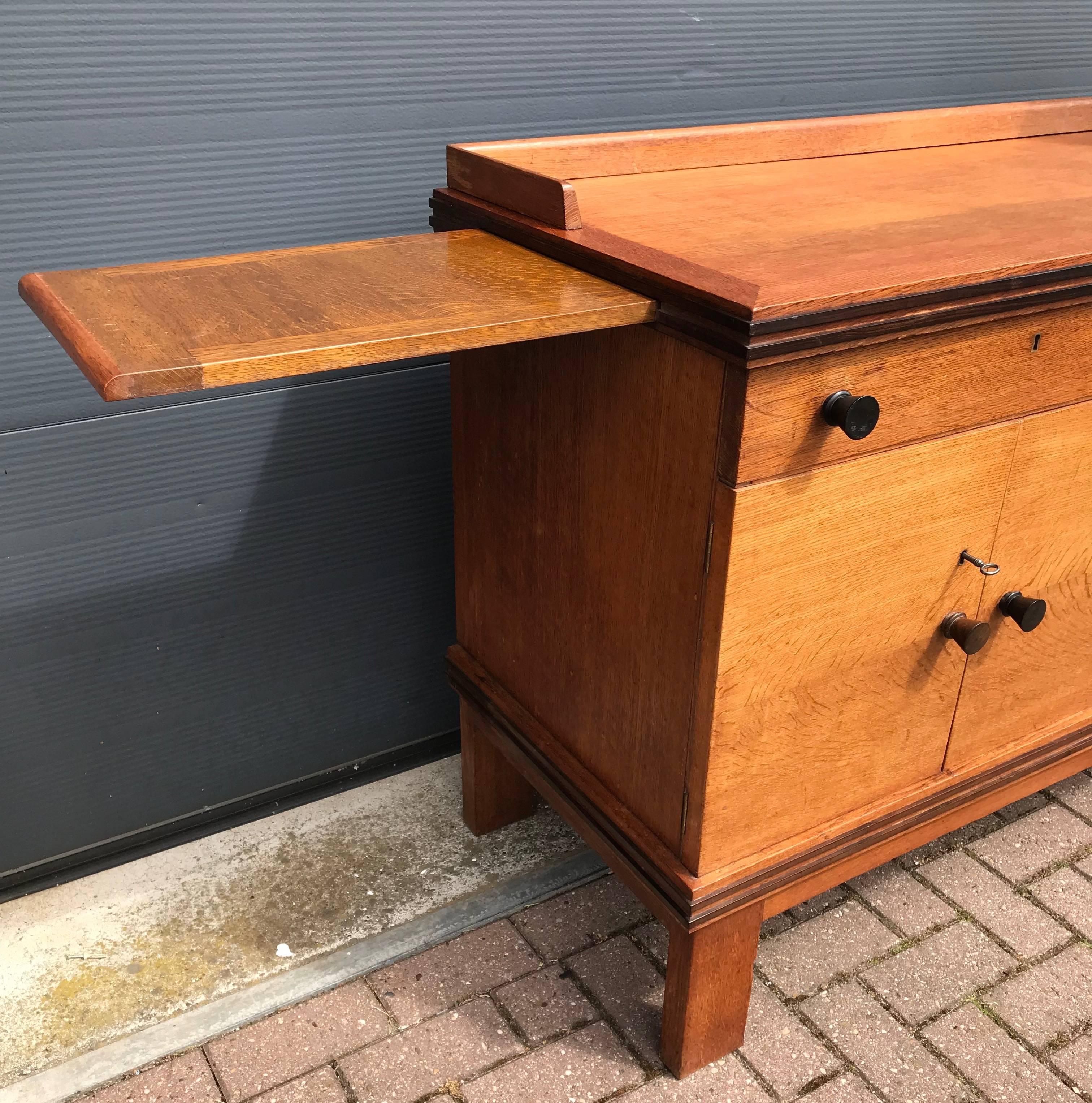 1930s Timeless Design & Practical Art Deco Buffet / Credenza in Oak & Hardwood 9