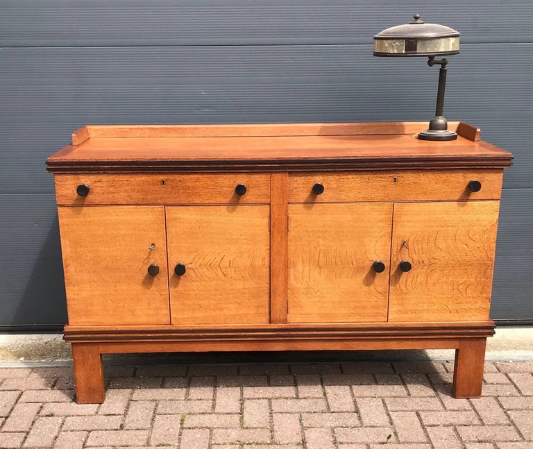 1930s Timeless Design and Practical Art Deco Buffet / Credenza in Oak and Hardwood For Sale at