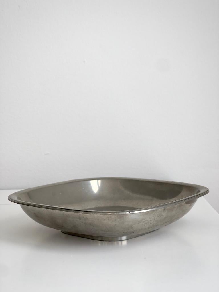 1930er Zinnteller von Metallarbeiter Just Andersen Dänemark (Gegossen) im Angebot