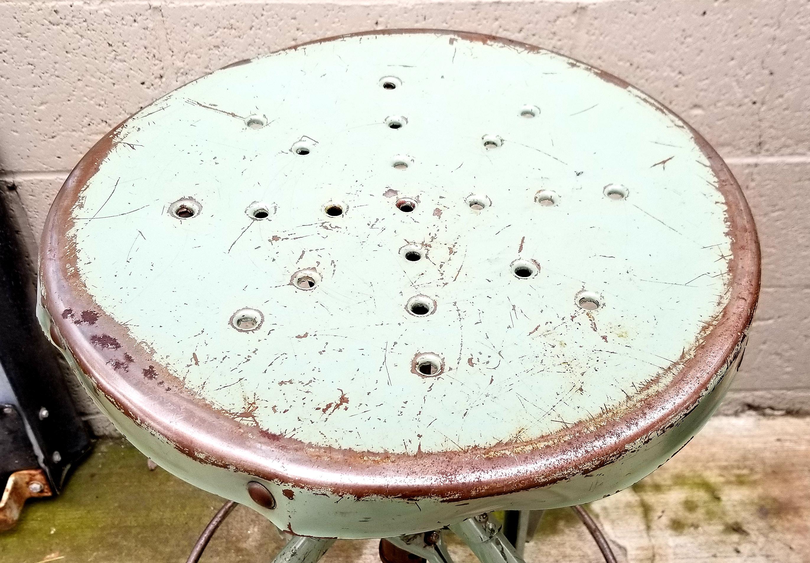 1930s Toledo Drafting or Factory Stool In Good Condition For Sale In Fulton, CA