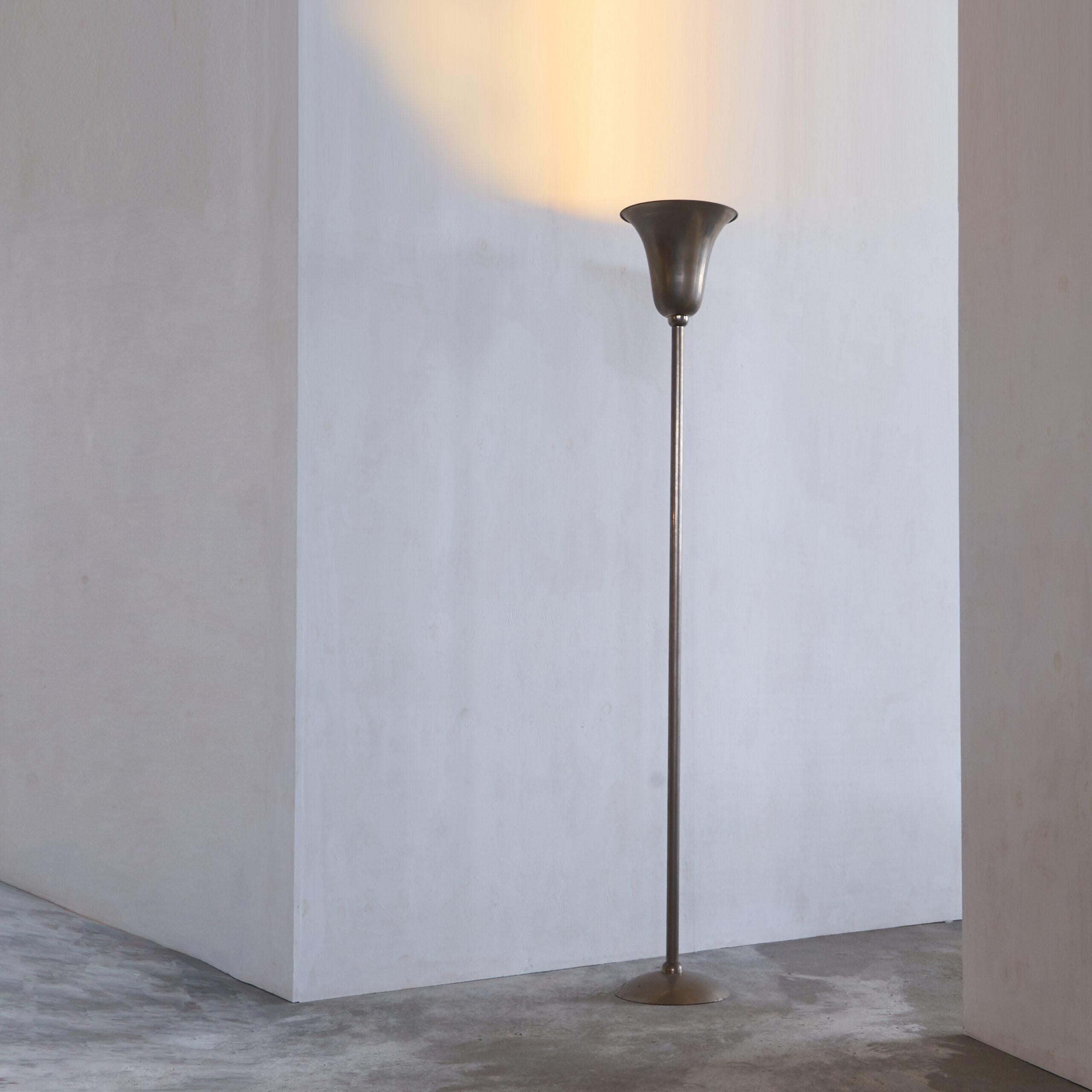 Very elegant early torchiere by Gispen from The Netherlands.

This striking 1930’s floor lamp is reminiscent to classicism and modernism at the very same time. The bell shaped cone and the understated foot make a great combination. The modest