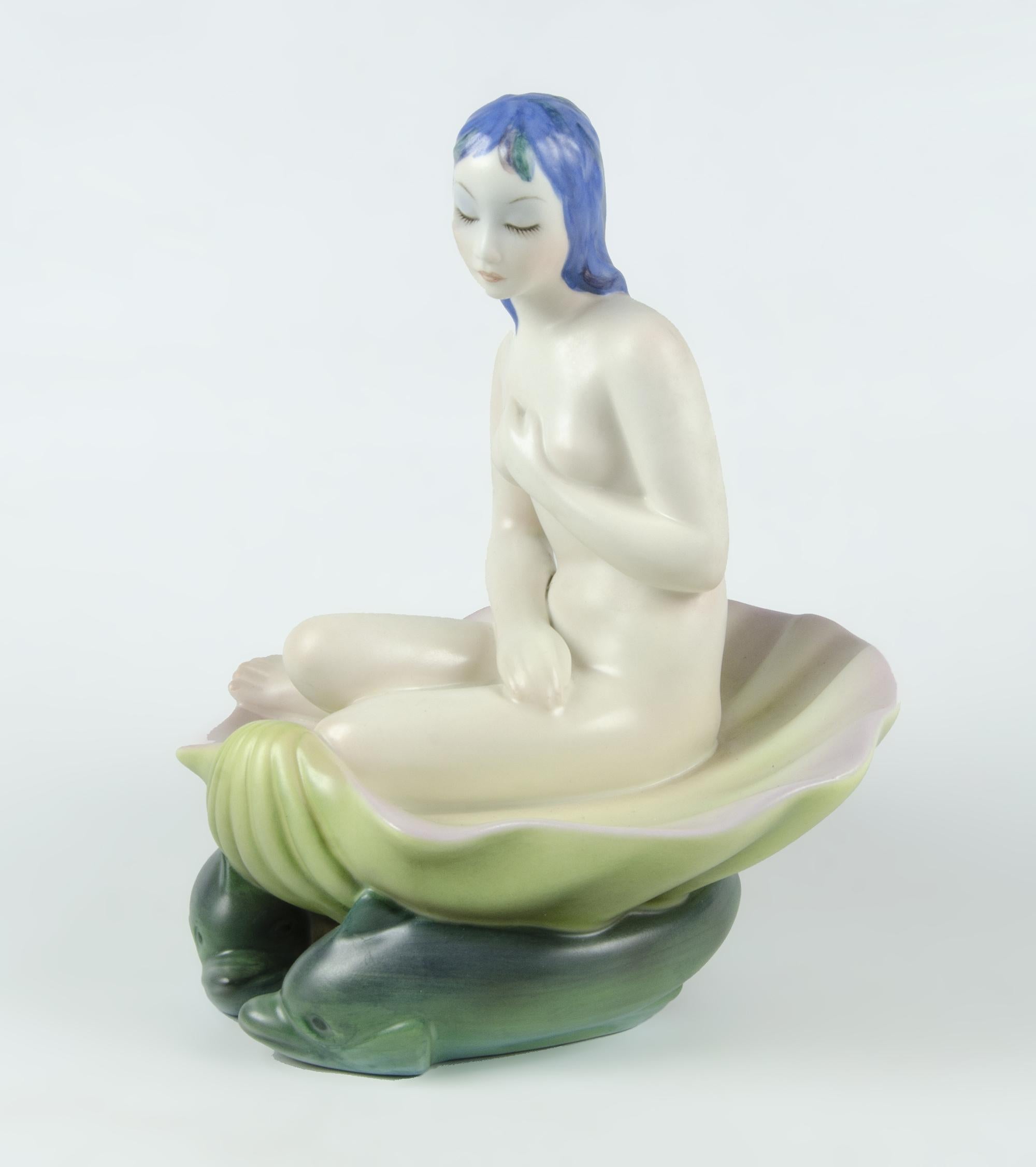 Art Deco 1930s Torino Glazed Porcelain Sculpture of Seated Venus on Shell by Lenci, Italy For Sale