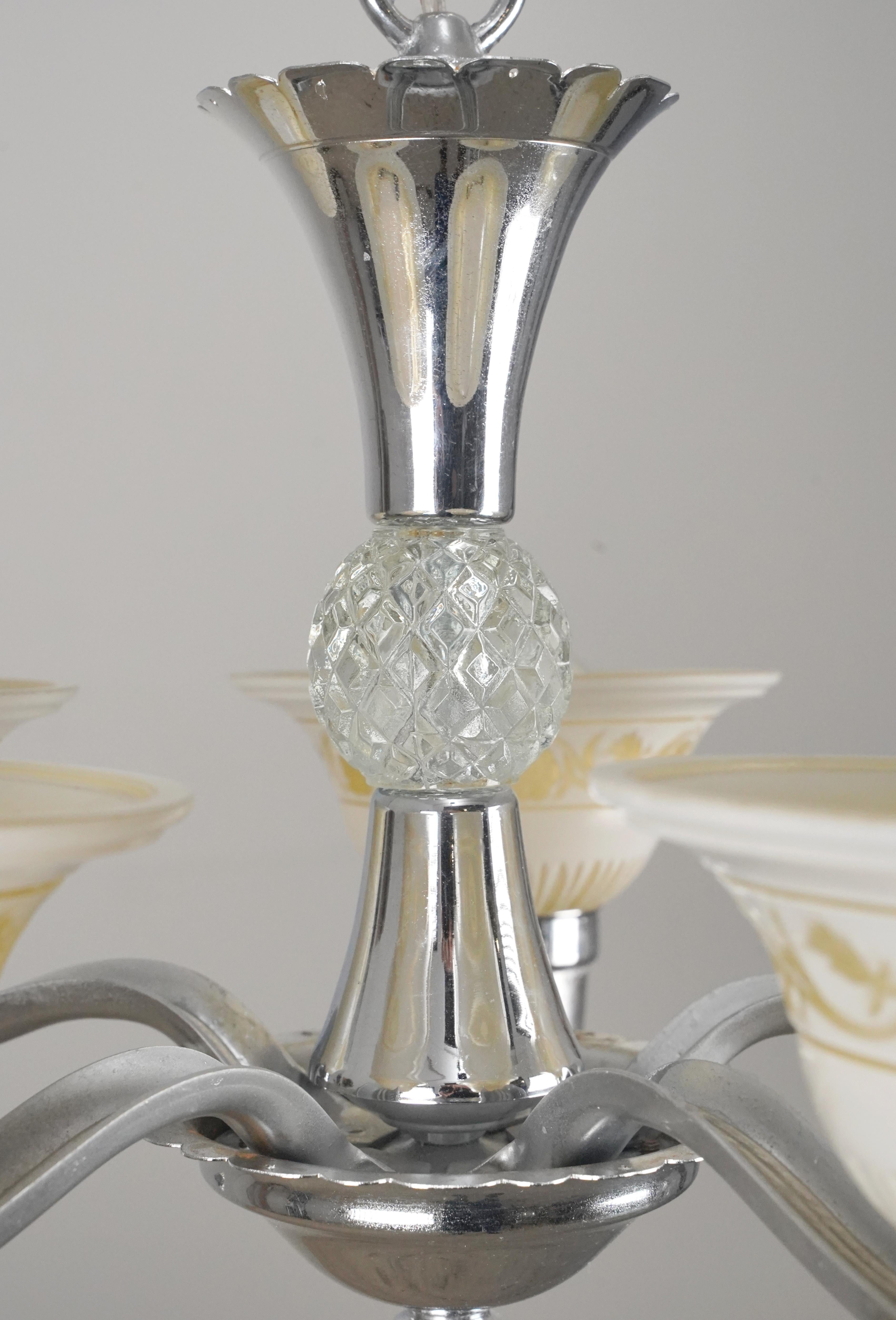 1930 Lámpara de araña tradicional de 5 luces con pantalla deslizante de níquel en Bueno estado para la venta en New York, NY