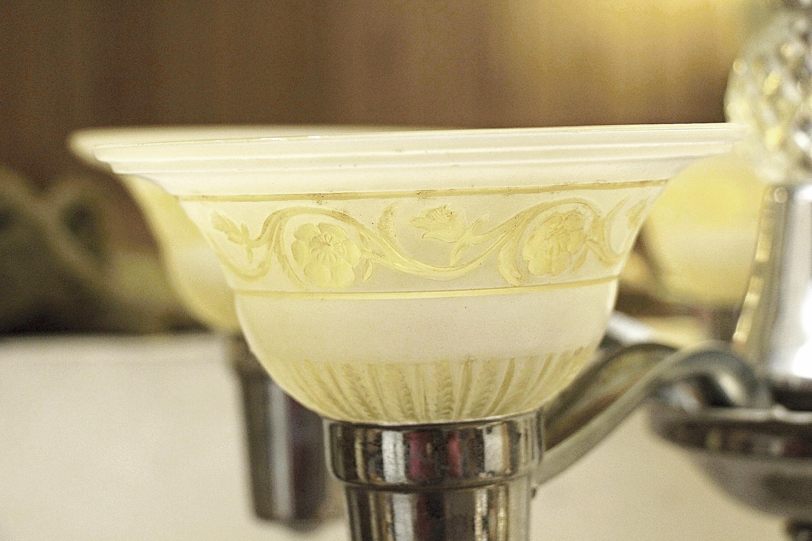 Milieu du XXe siècle 1930s Lustre traditionnel à 5 lumières à abat-jour en nickel en vente