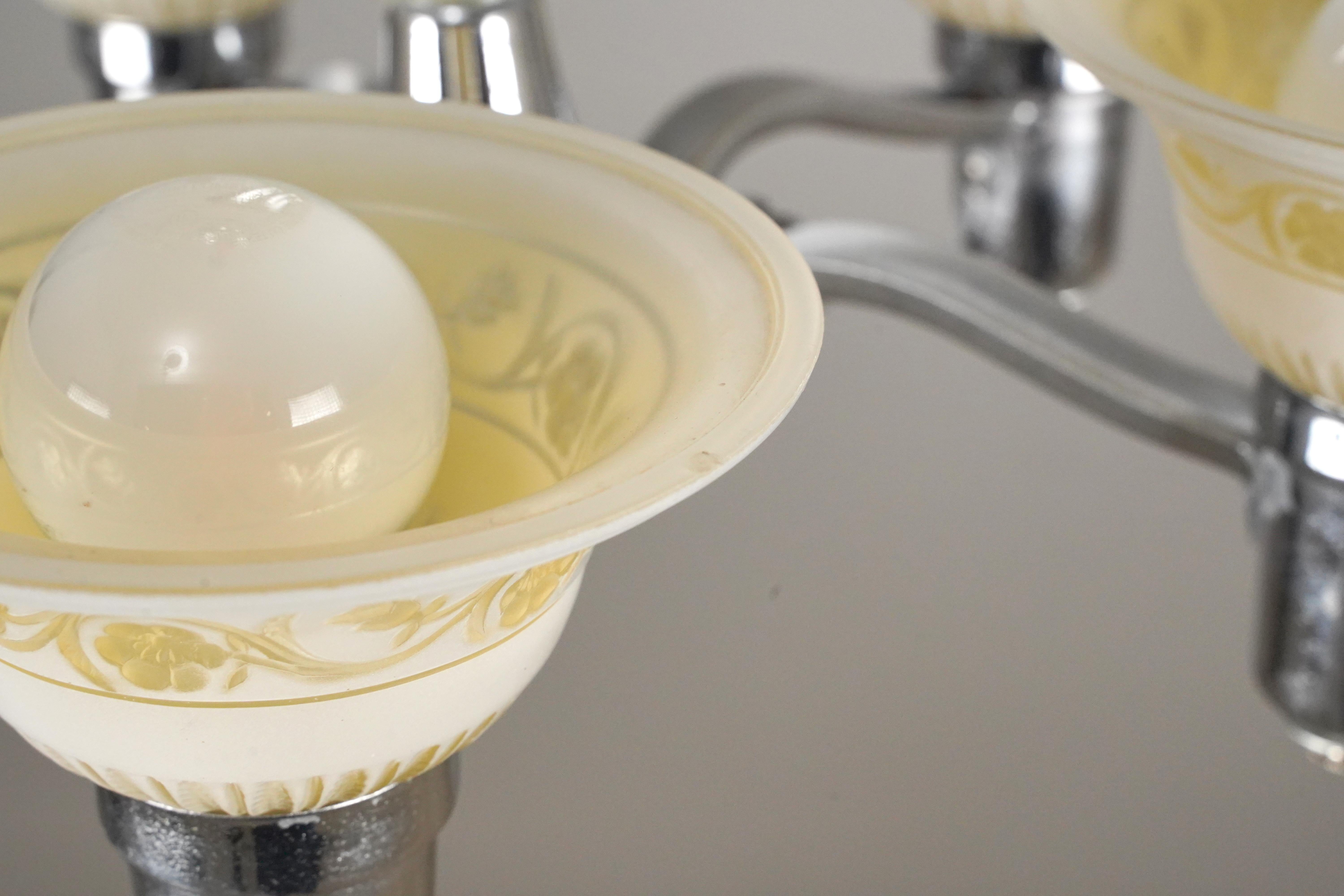 1930 Lámpara de araña tradicional de 5 luces con pantalla deslizante de níquel mediados del siglo XX en venta