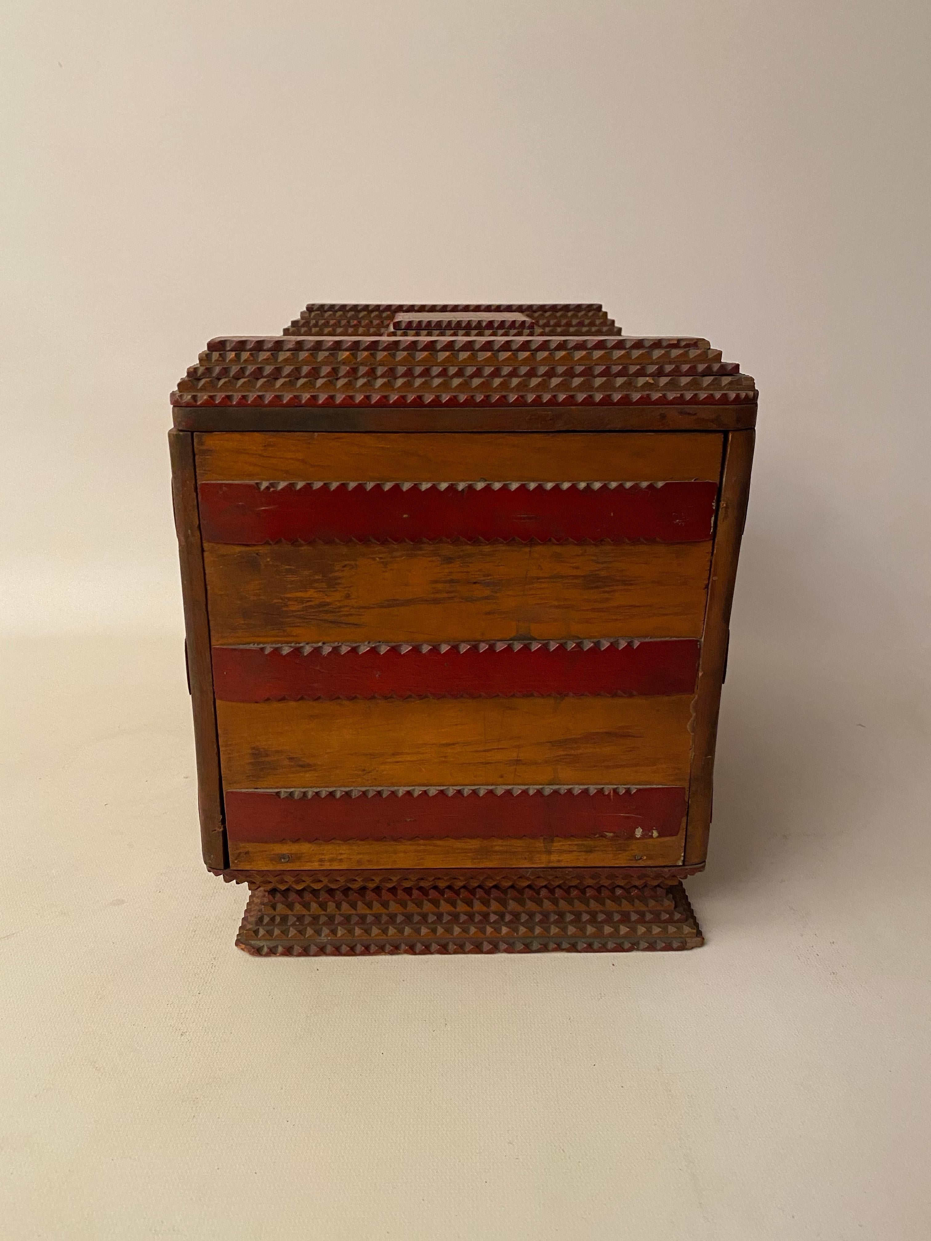 1930s Tramp Art Keepsake Box In Good Condition In Garnerville, NY