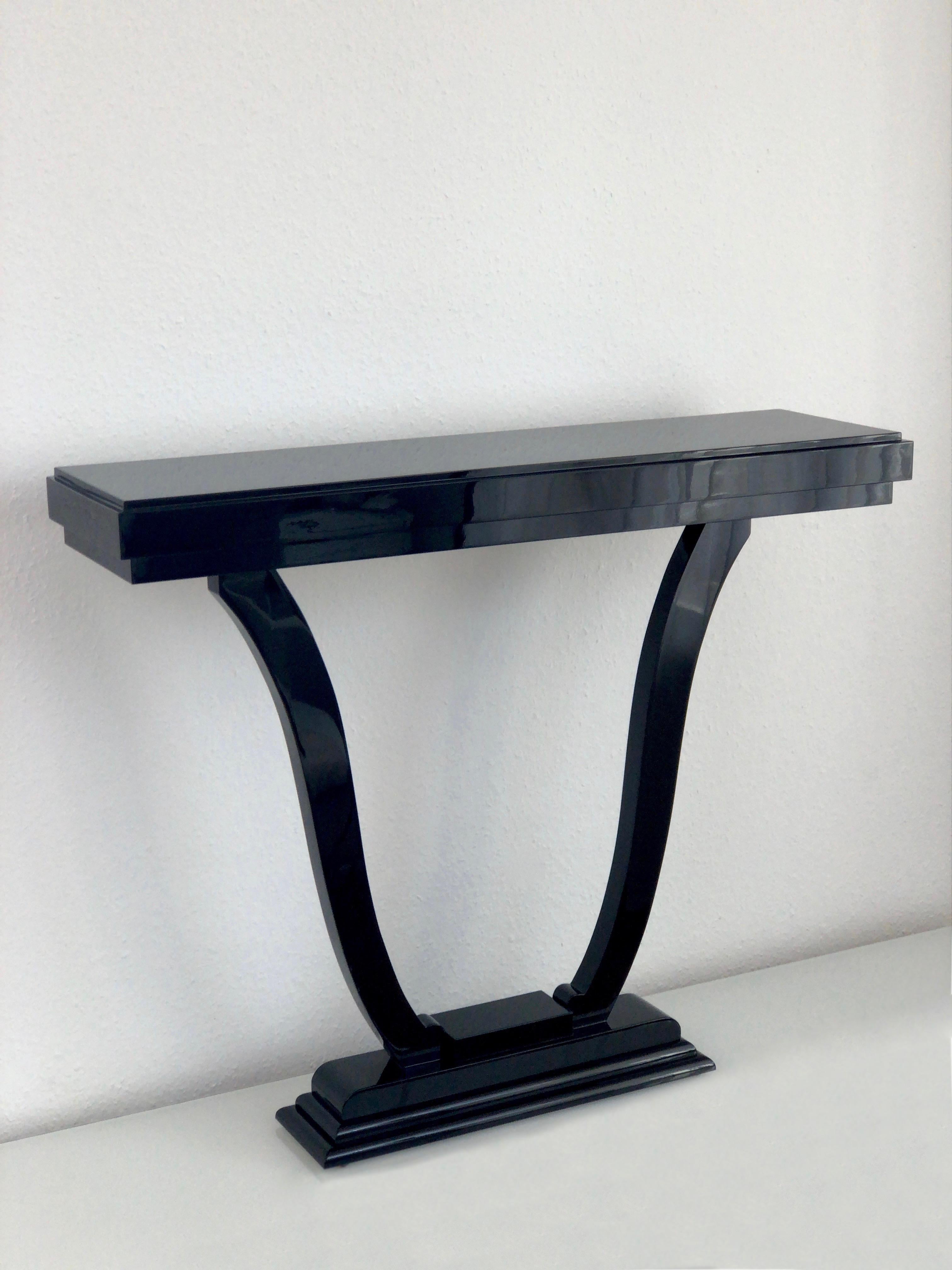 French 1930s Tulip Shaped Console Table in Black Piano Lacquer Art Deco France