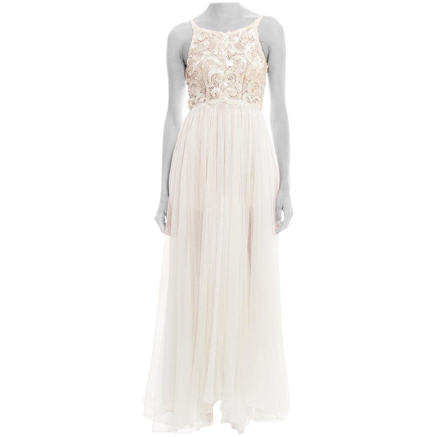 1930S Weiß Rayon Tüll Prinzessin Kleid mit Pearlesent Pailletten Perlen Mieder aus im Angebot
