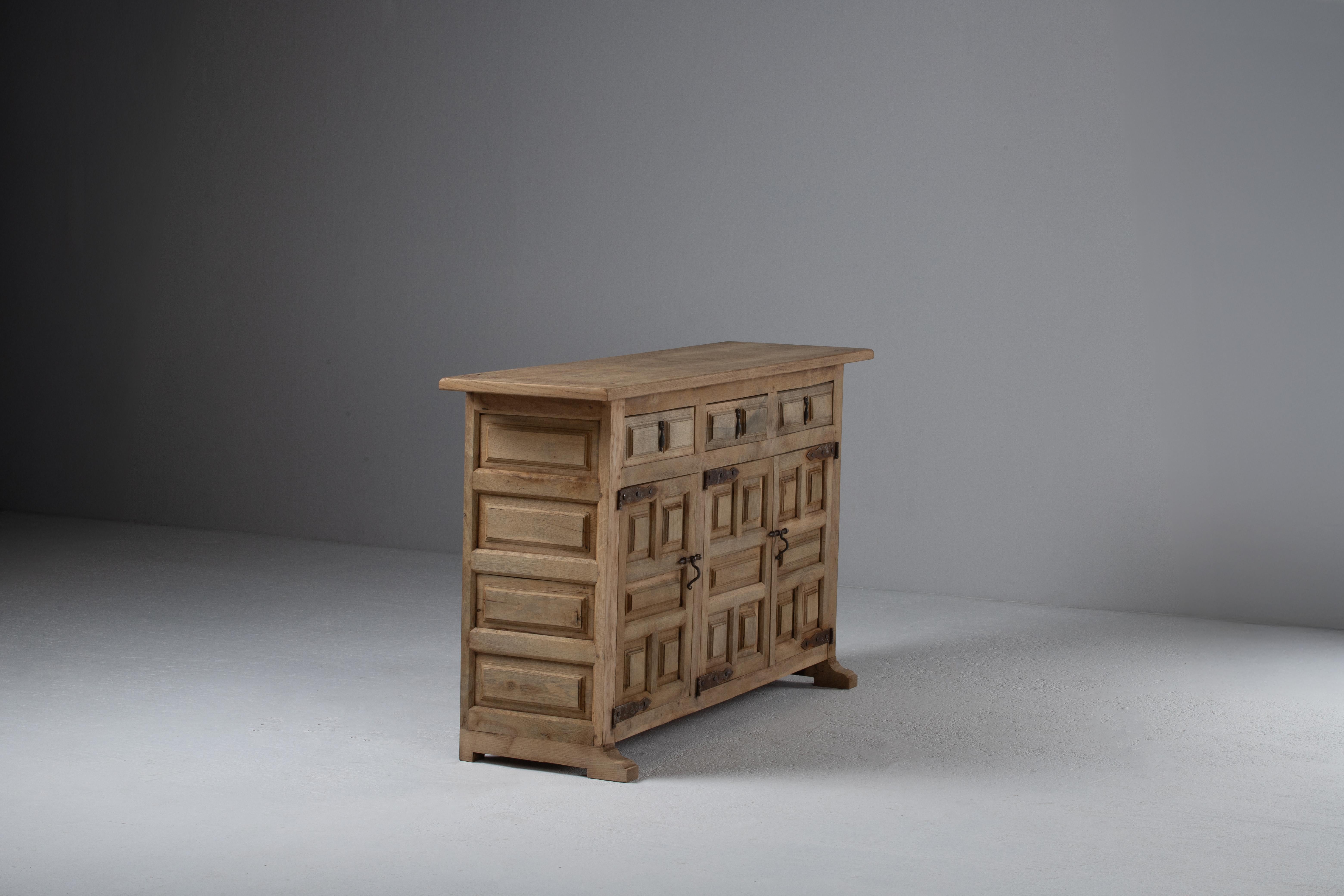 20th Century 1930s Tuscan-Style Spanish Solid Walnut Buffet For Sale