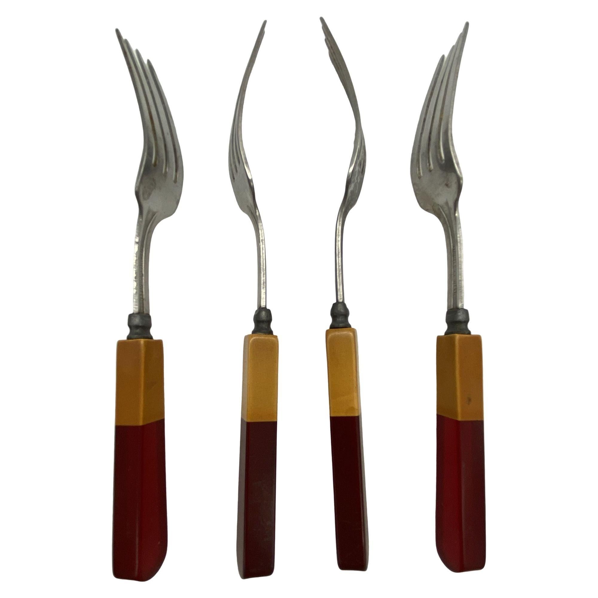 1930s Two Toned Butterscotch & Cherry Red & Green Bakelite Flatware Set of 34 For Sale 4