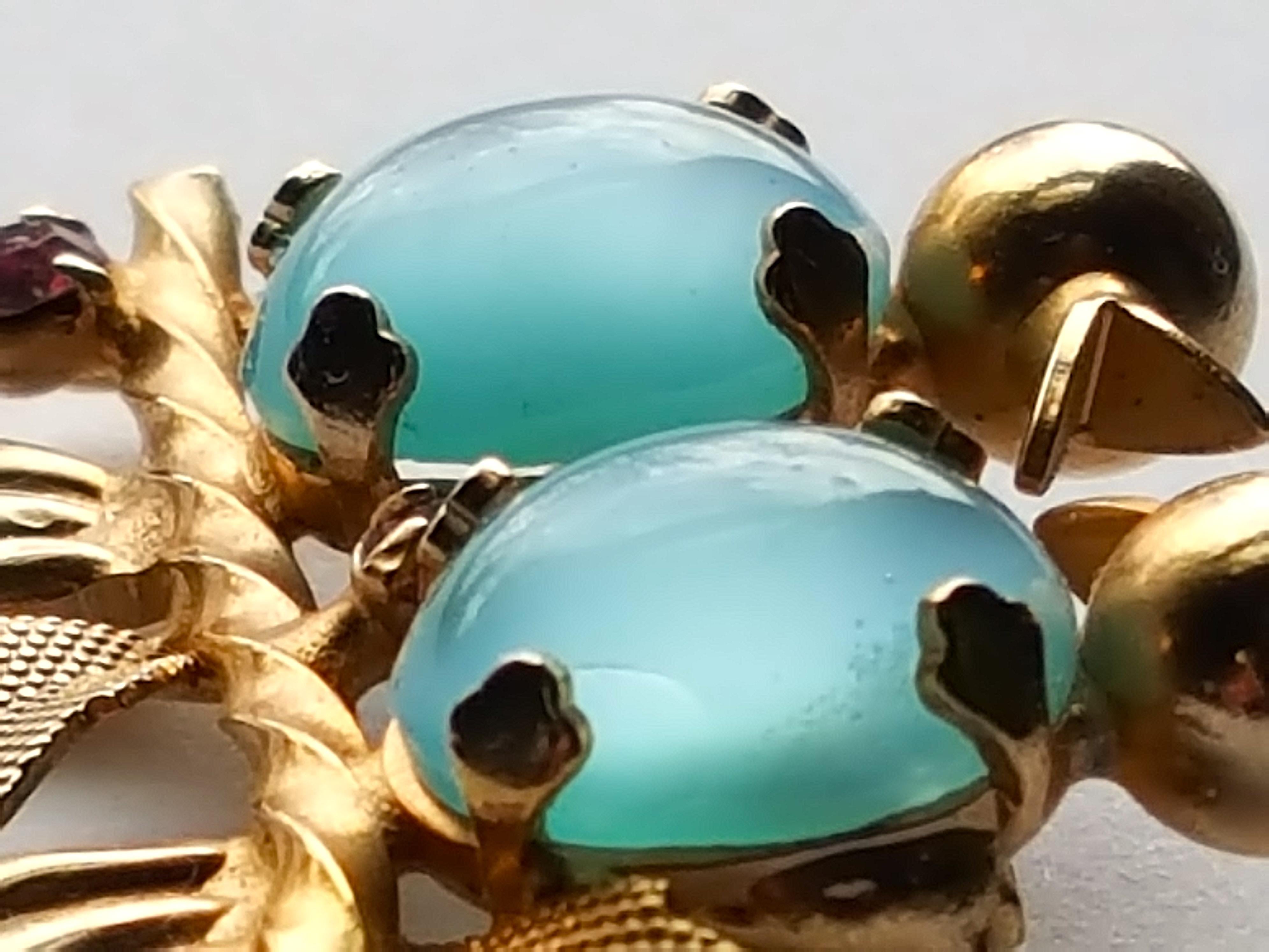 1930s Two10mmAquamarineCabochons & ThreeRubies ProngSet Gold Blue Birds Brooch In Good Condition In Chicago, IL