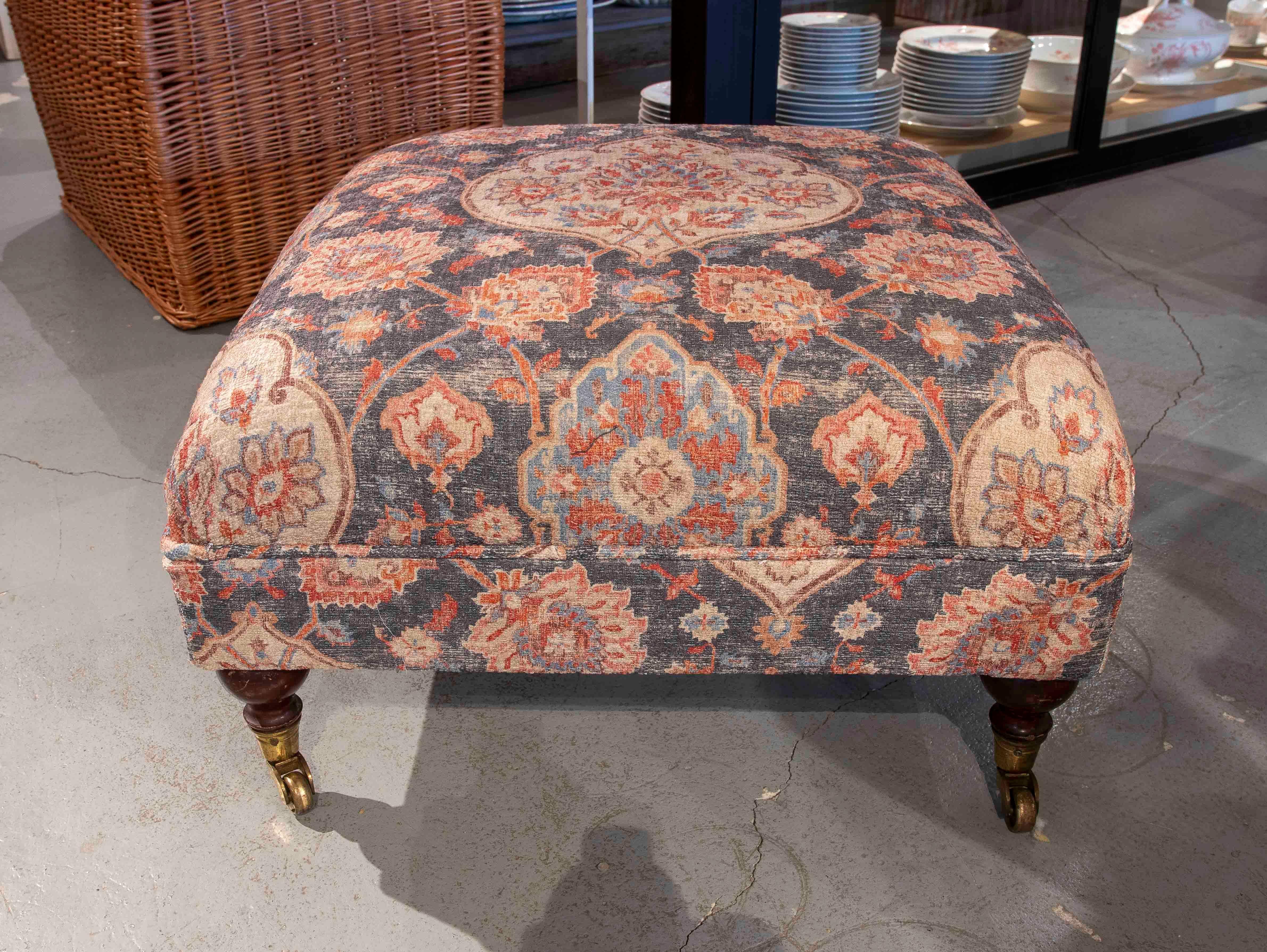 1930s Upholstered Ottoman Bench with Oriental-inspired Floral Print In Good Condition For Sale In Marbella, ES