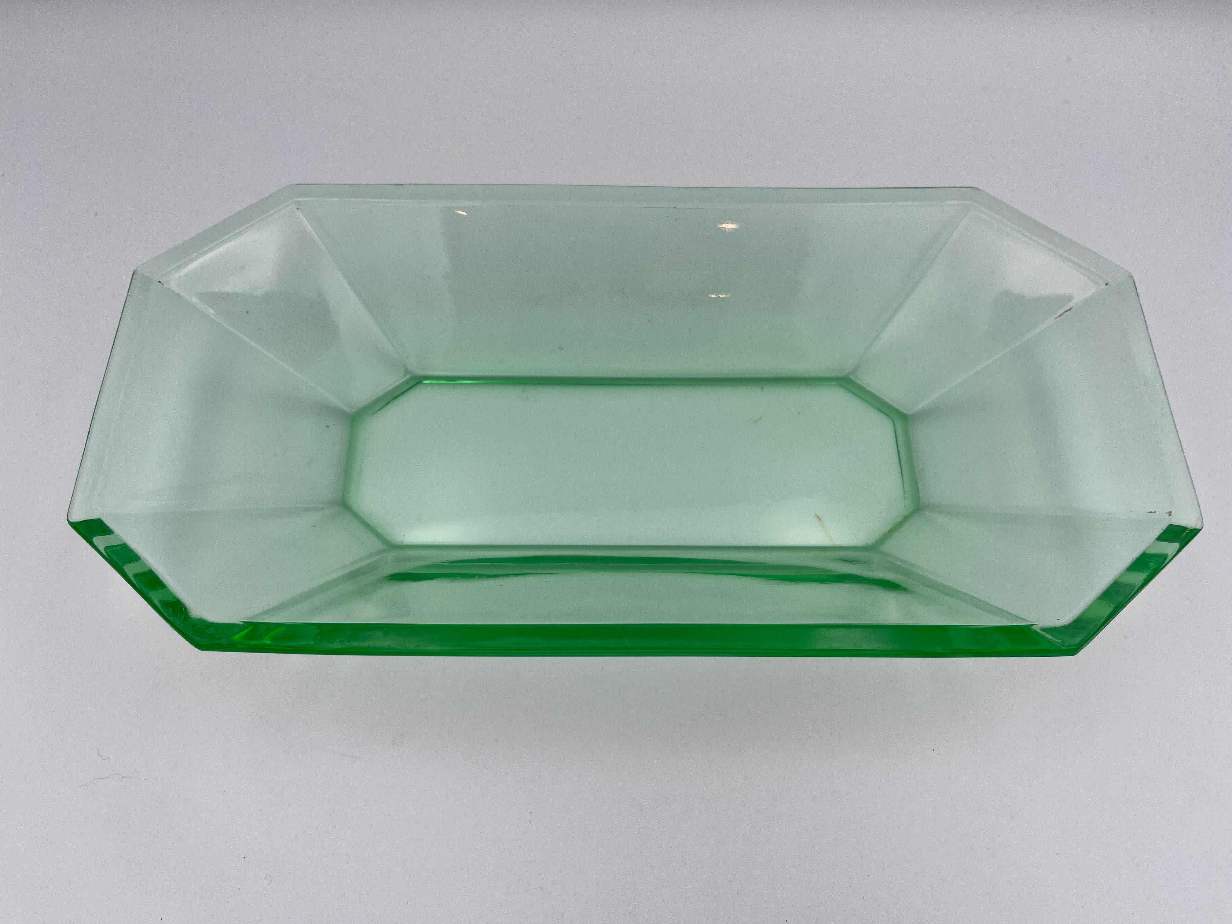 1930's Uranglas Art Deco Geometrische lange Schale im Zustand „Gut“ im Angebot in Red Lion, PA