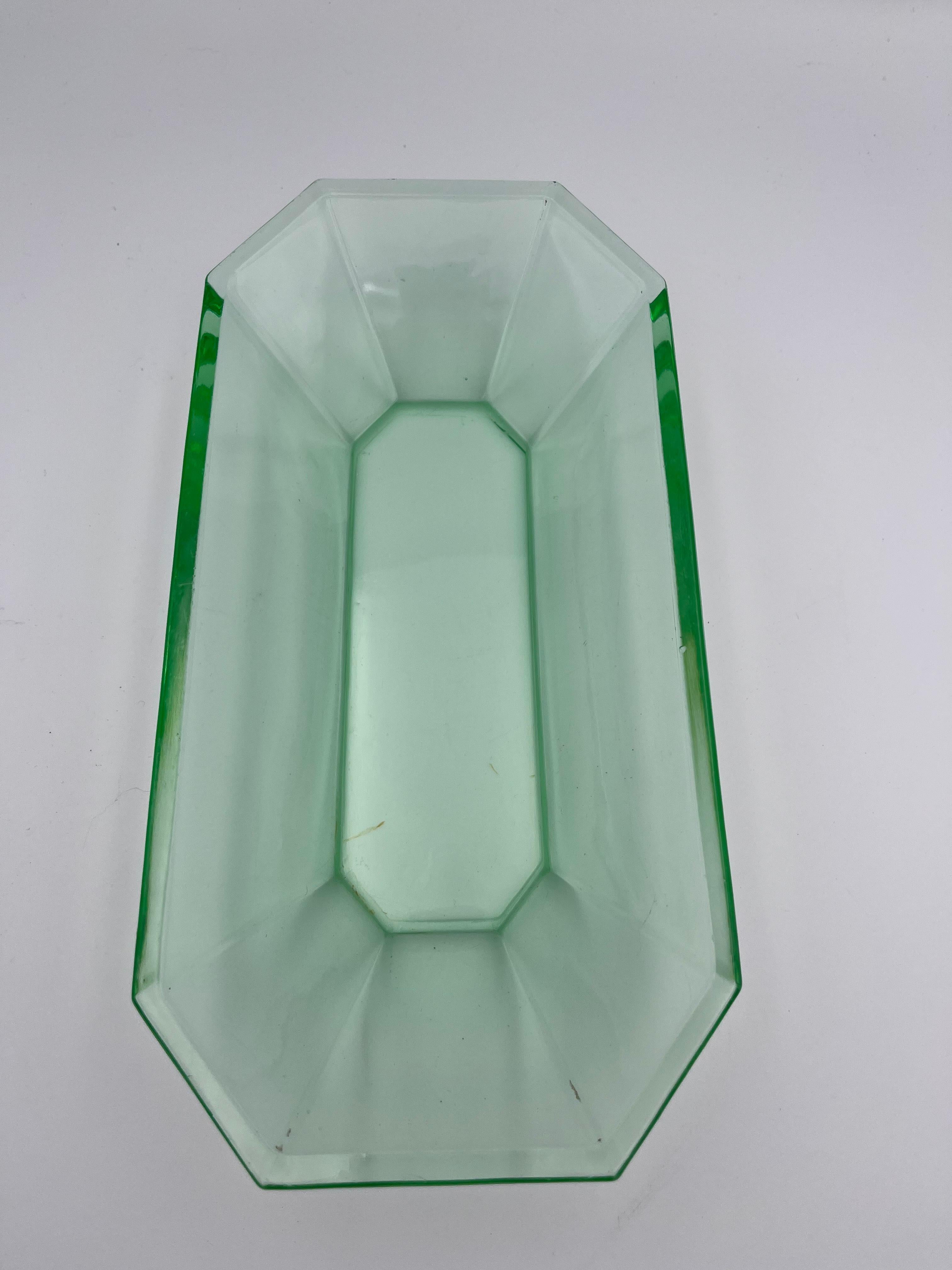 1930's Uranglas Art Deco Geometrische lange Schale (Mitte des 20. Jahrhunderts) im Angebot