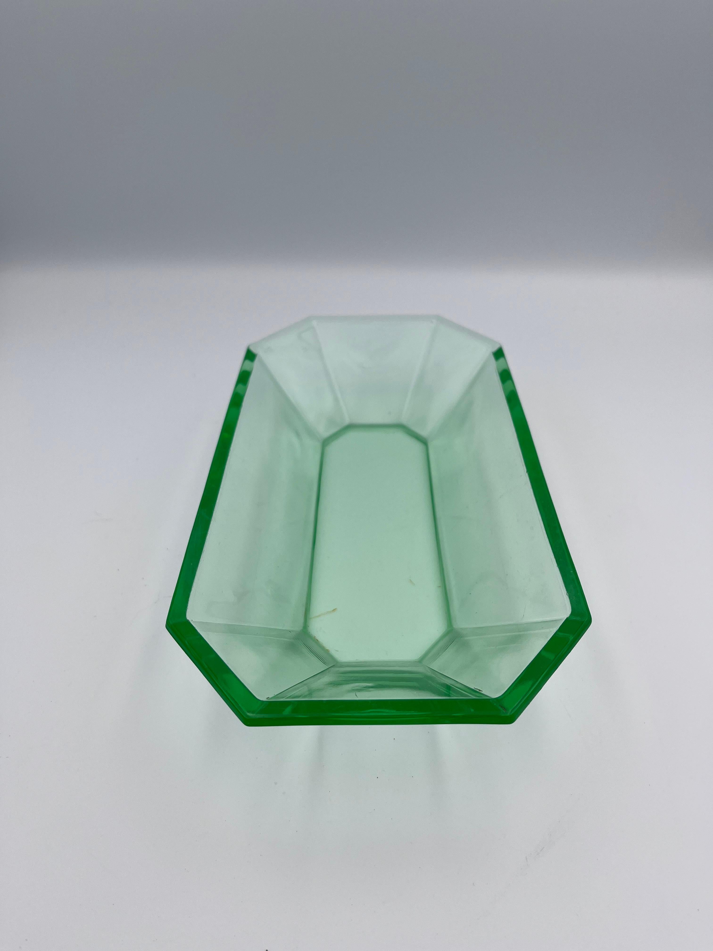 1930's Uranglas Art Deco Geometrische lange Schale im Angebot 1