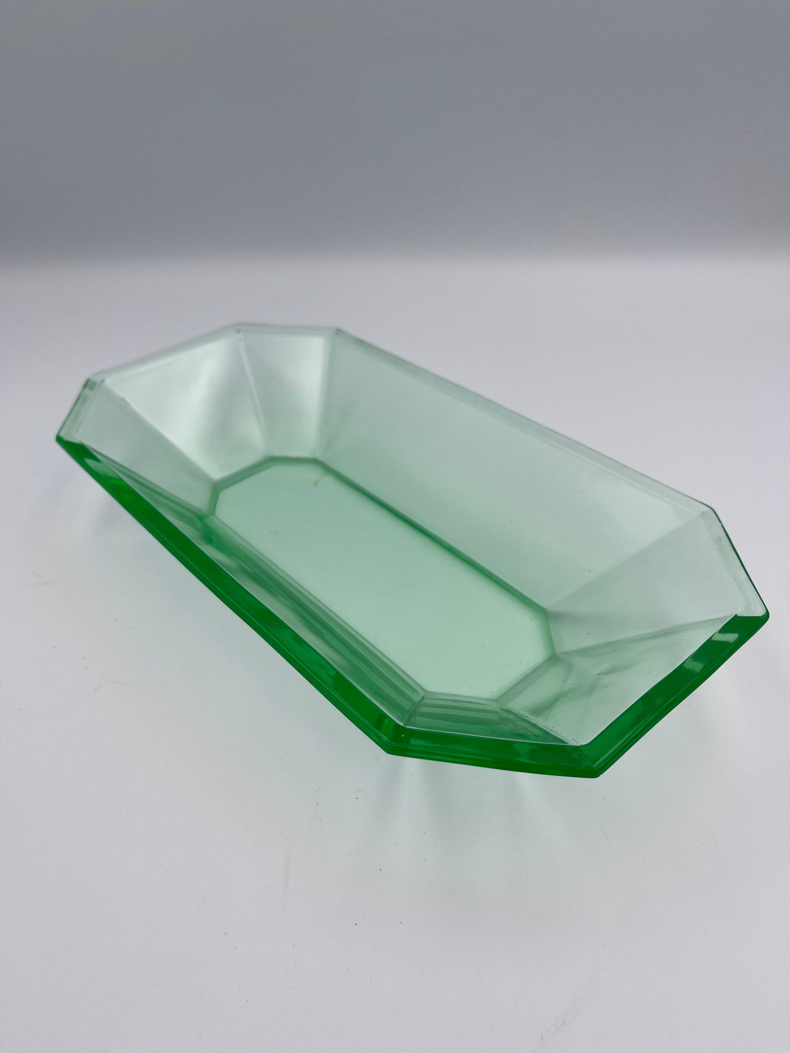 1930's Uranglas Art Deco Geometrische lange Schale im Angebot 2