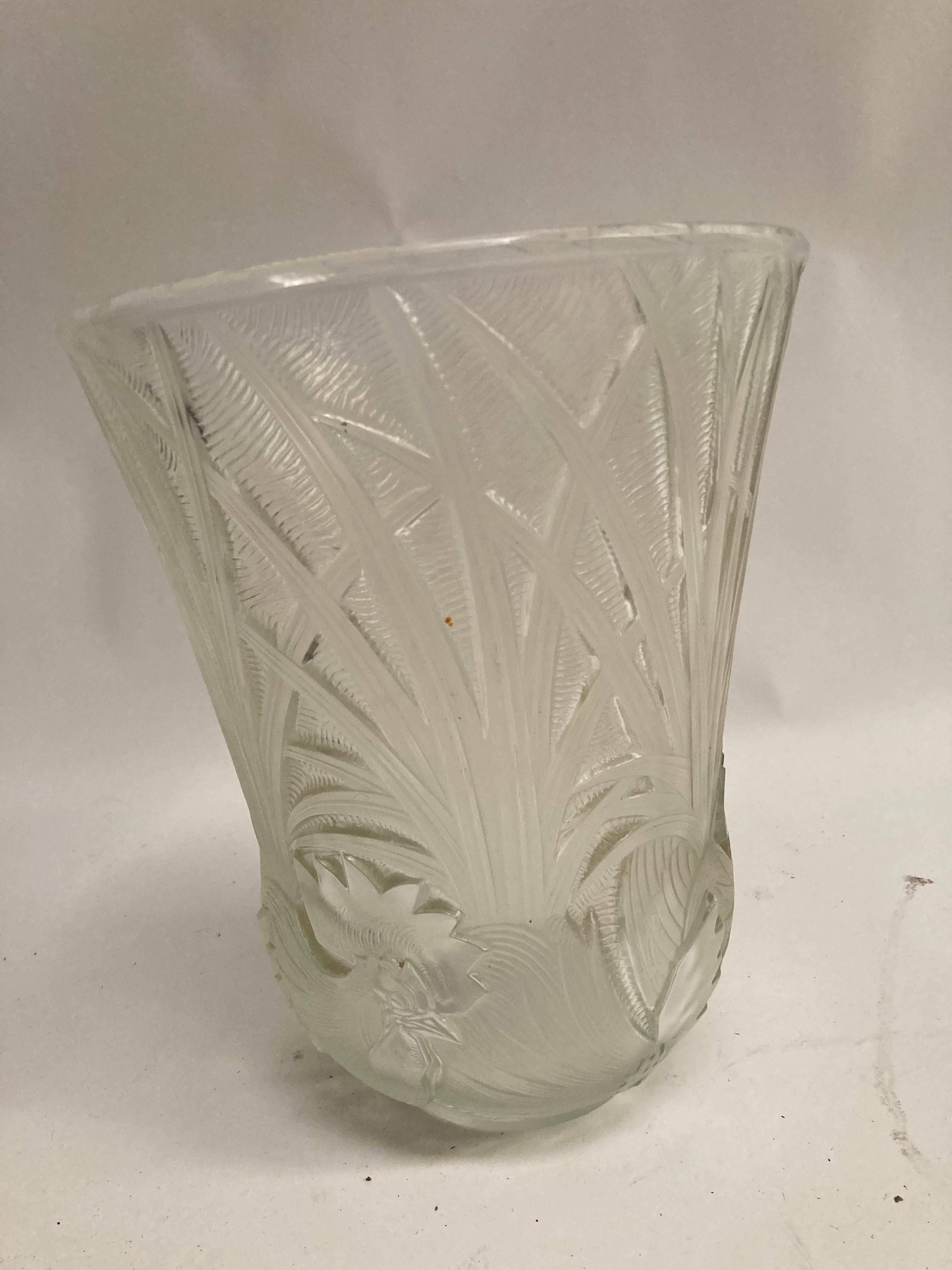 1930's Vase in Moulded Pressed Glass by Verlys  2