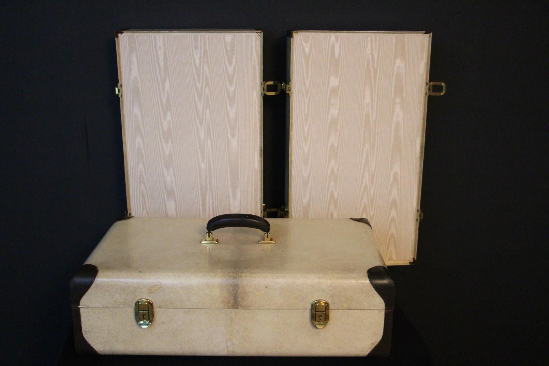 1930's Vellum Train Case, Jewelry Case or Shoe Trunk, Vellum Steamer Trunk For Sale 7