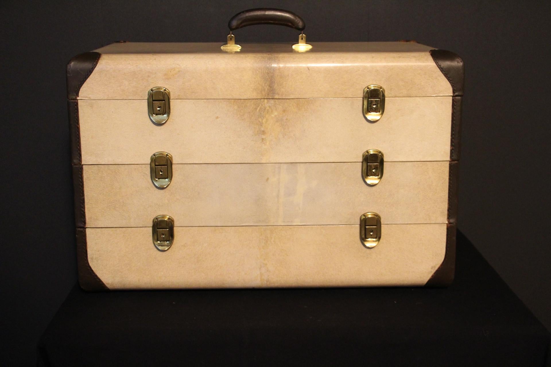 1930's Vellum Train Case, Jewelry Case or Shoe Trunk, Vellum Steamer Trunk In Good Condition In Saint-Ouen, FR