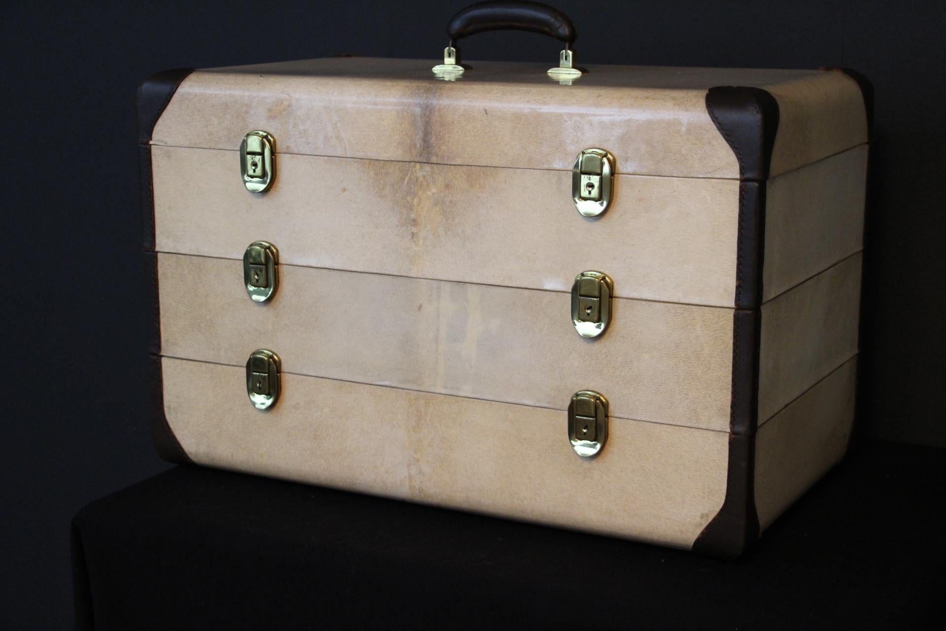 Cuir Vellum Train Case, Jewelry Case or Shoe Trunk, Vellum Steamer Trunk, 1930's en vente