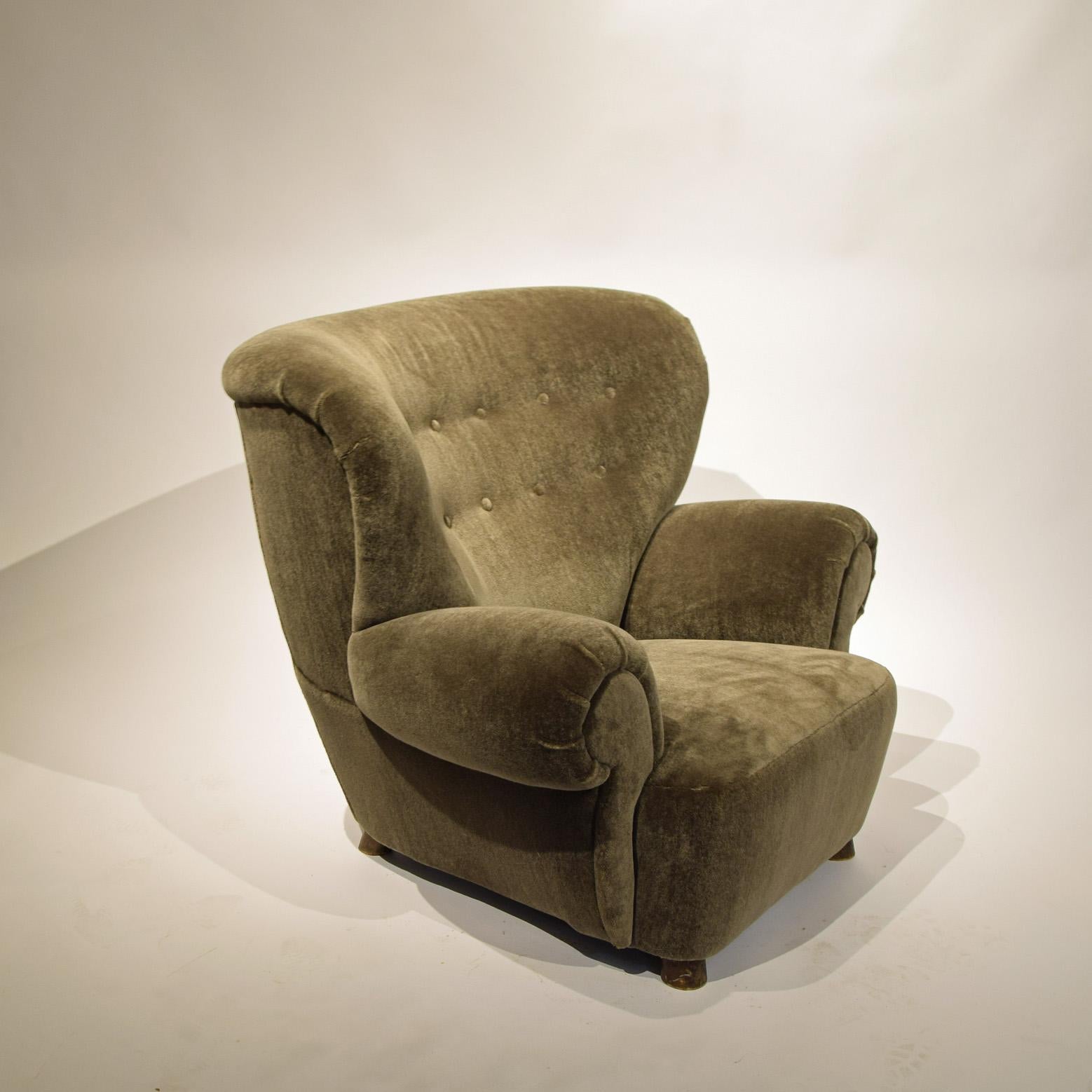 1930's Very large easy chair Attr. Flemming Lassen  In Excellent Condition For Sale In Hudson, NY