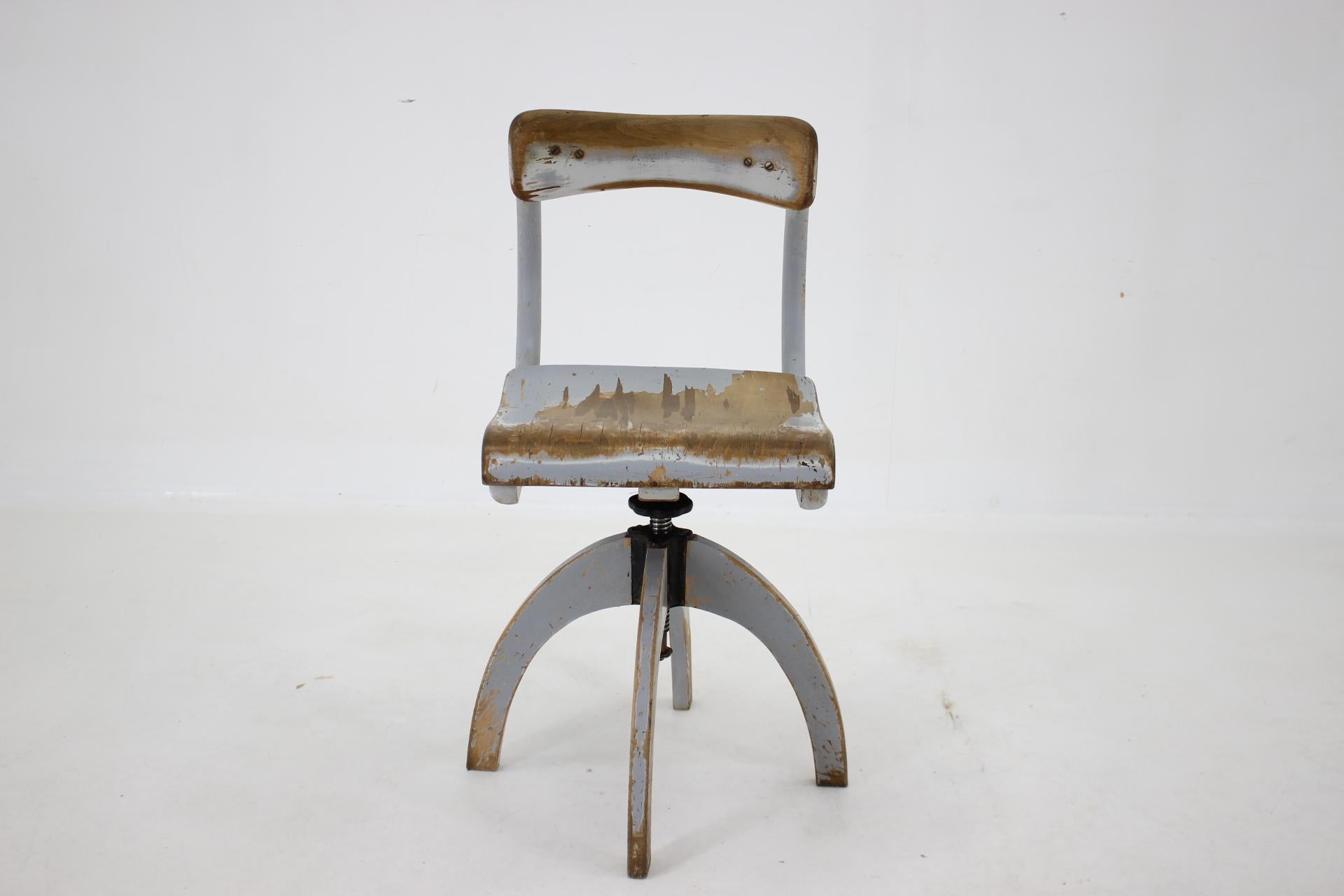 - Good original condition with patinated original color 
- sturdy and stable 
- Labeled 
- Adjustable height from 83cm to 93cm 
