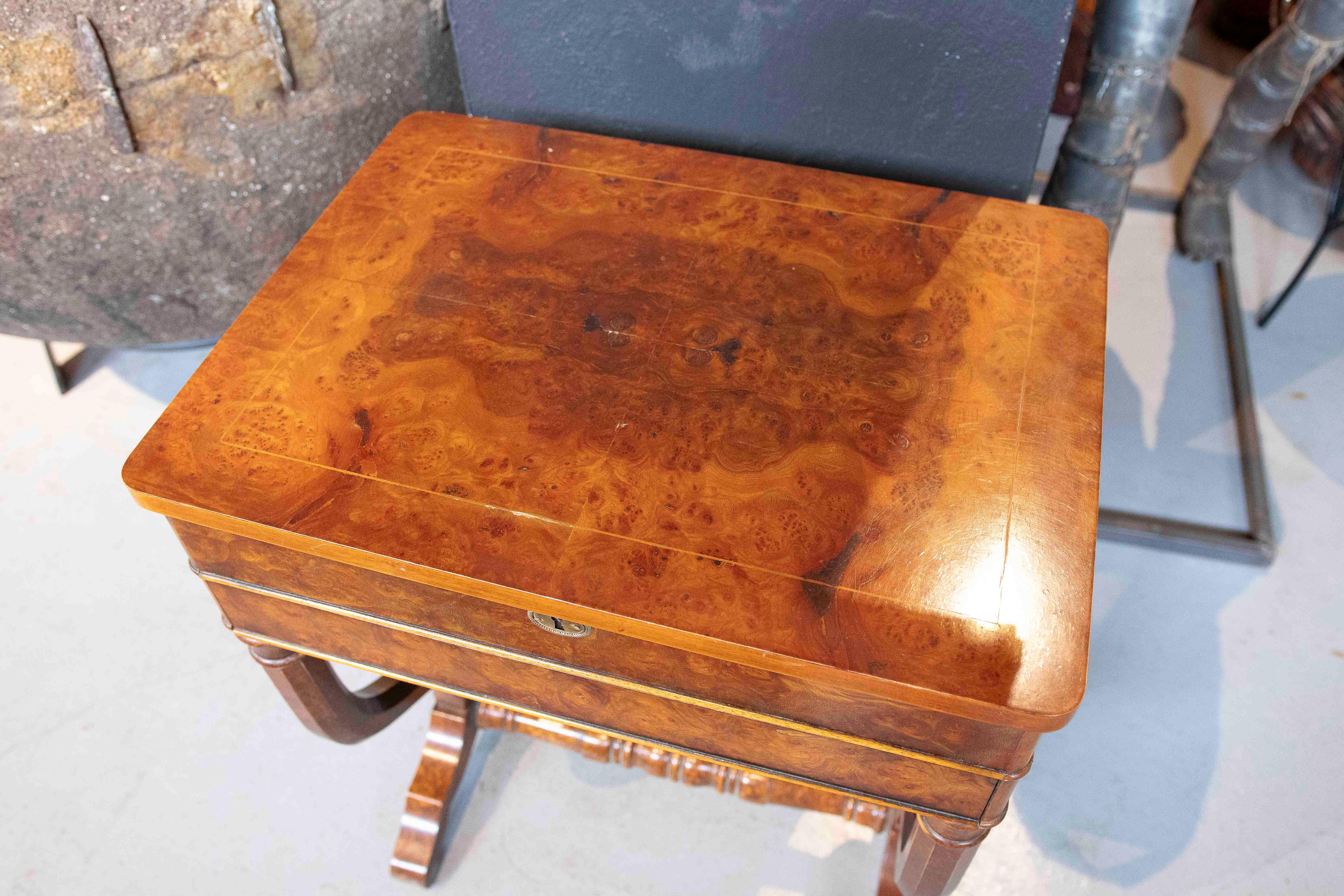 1930s Victorian Burl Wood Dressing Table with Compartments and Mirror For Sale 5