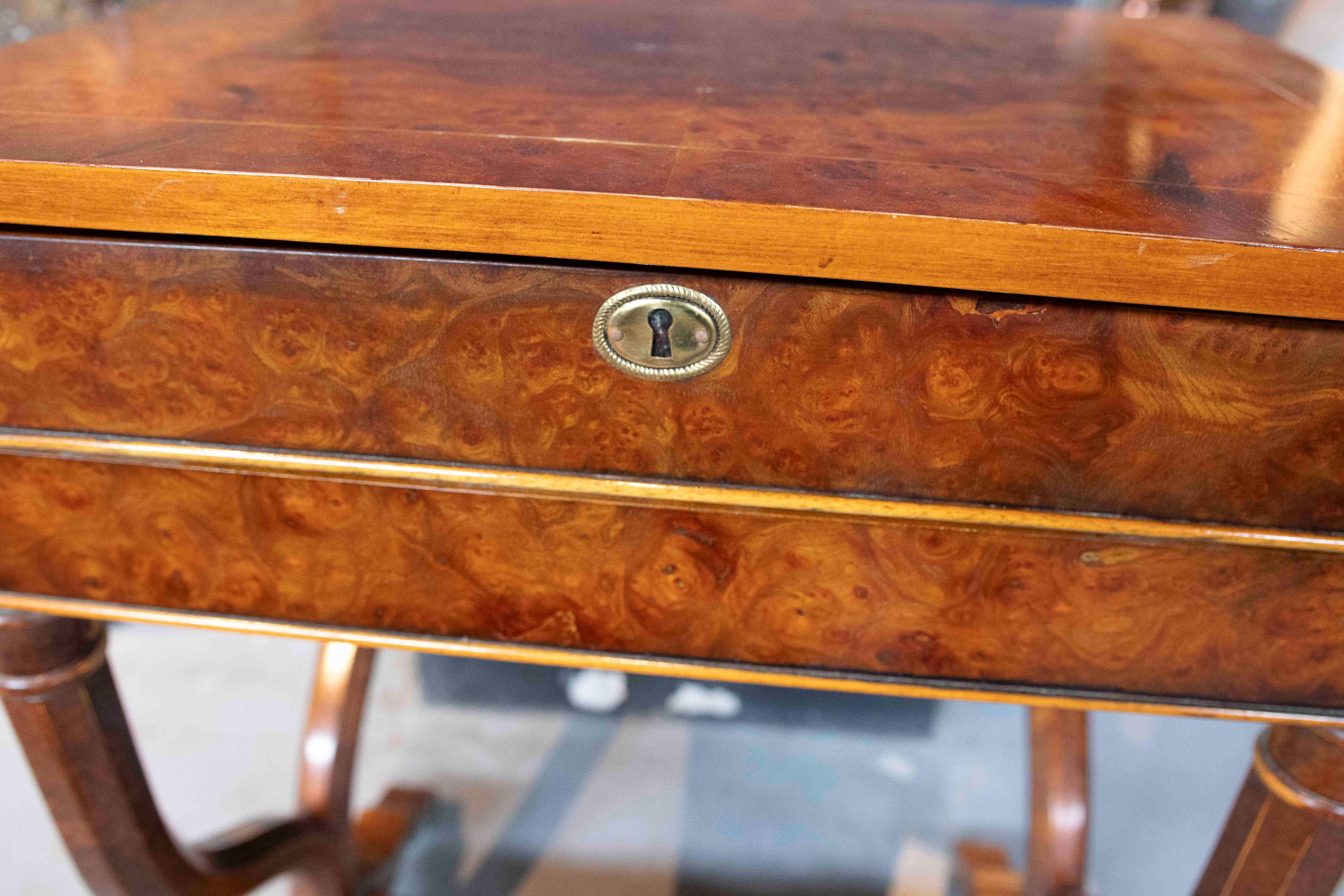 1930s Victorian Burl Wood Dressing Table with Compartments and Mirror For Sale 6