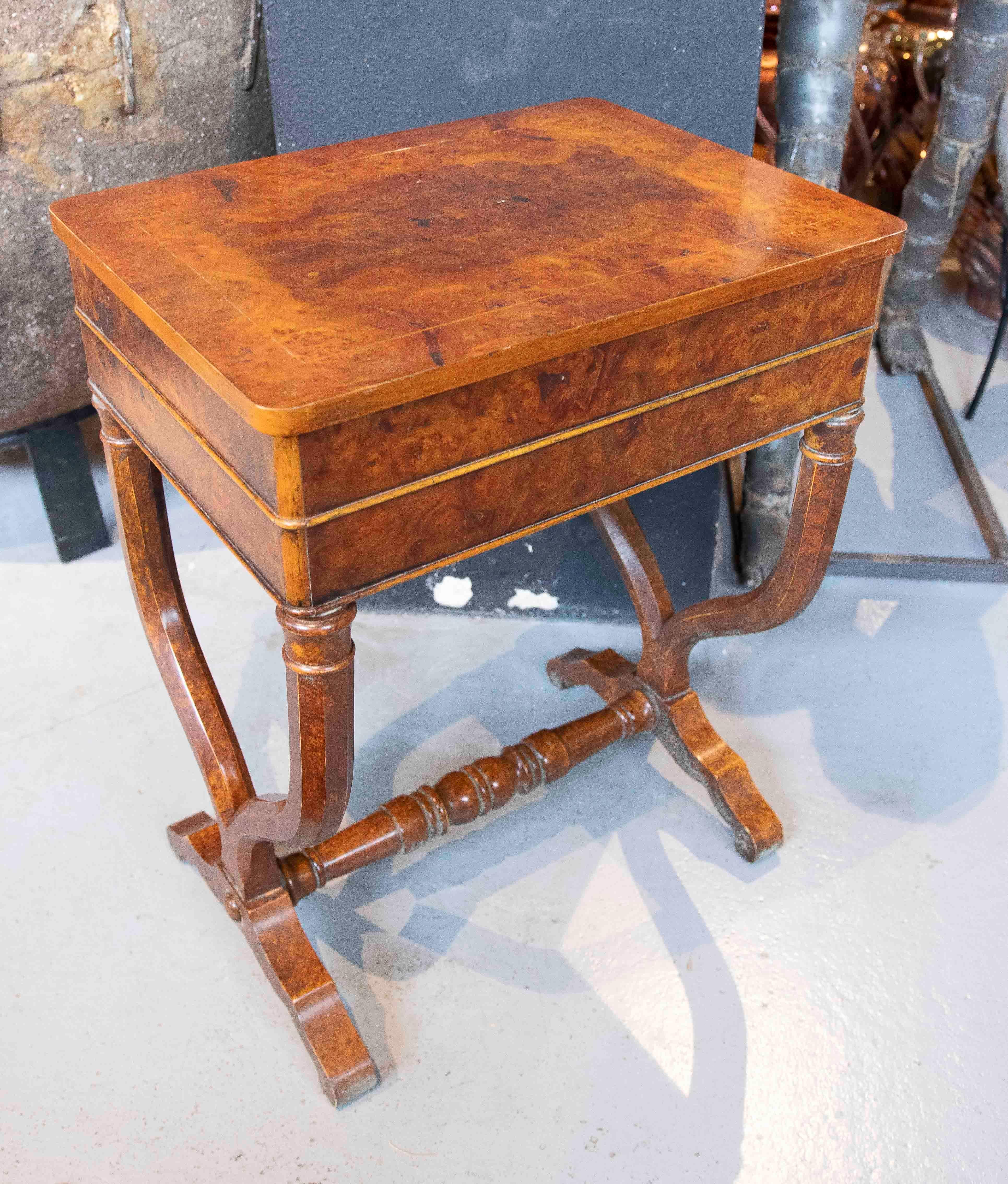 1930s Victorian Burl Wood Dressing Table with Compartments and Mirror For Sale 7