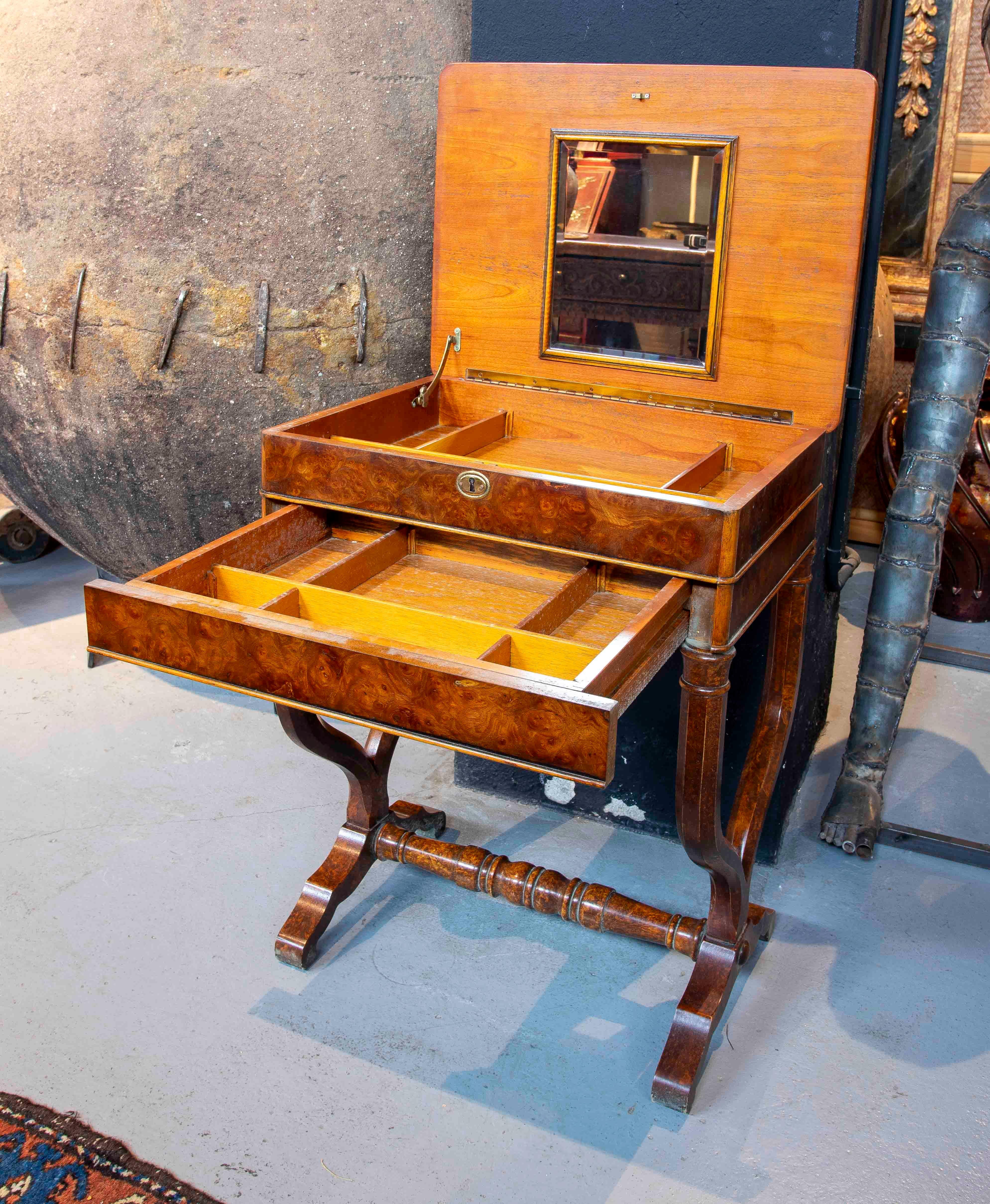 1930s Victorian Burl Wood Dressing Table with Compartments and Mirror For Sale 11