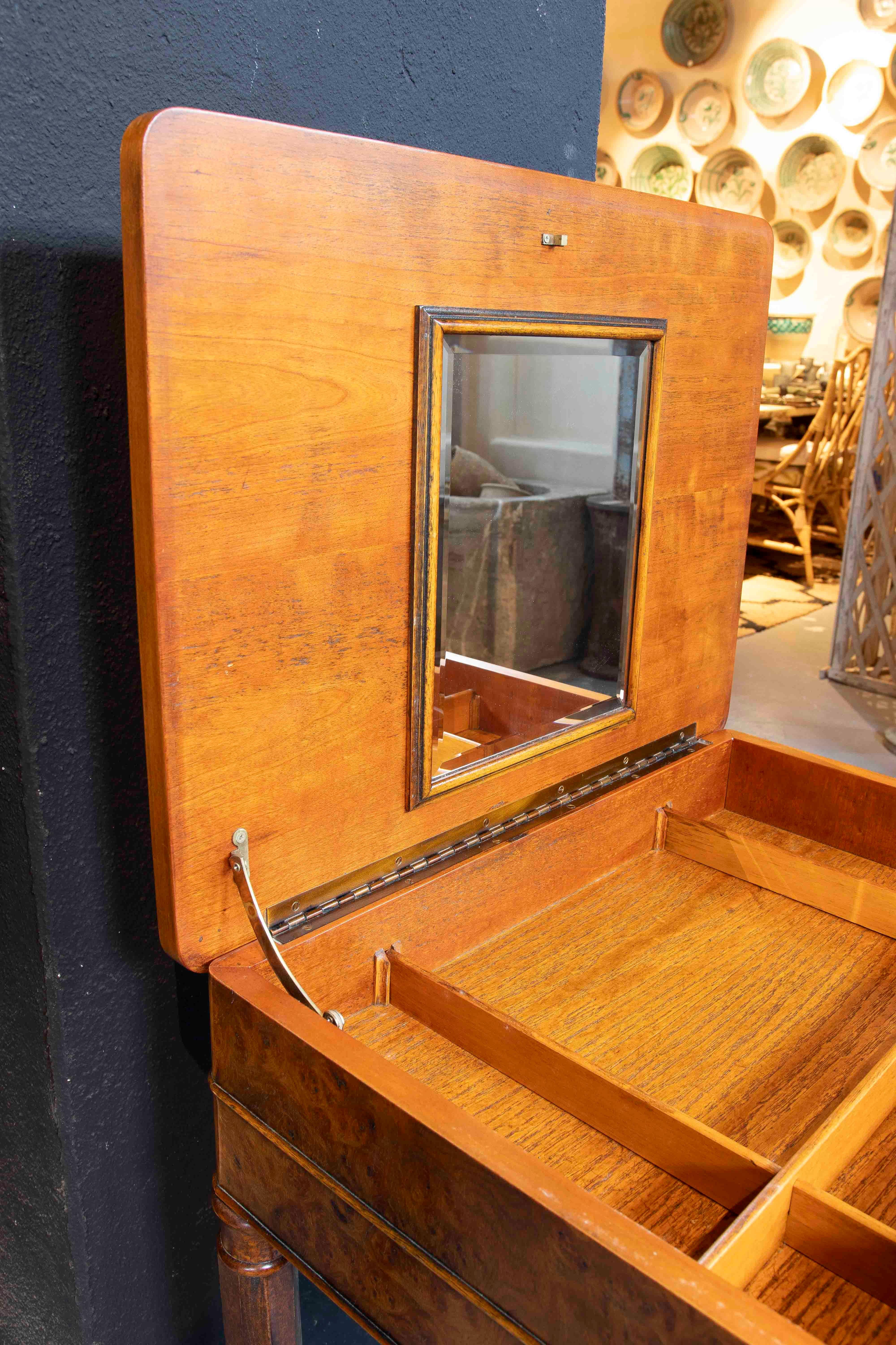 20th Century 1930s Victorian Burl Wood Dressing Table with Compartments and Mirror For Sale