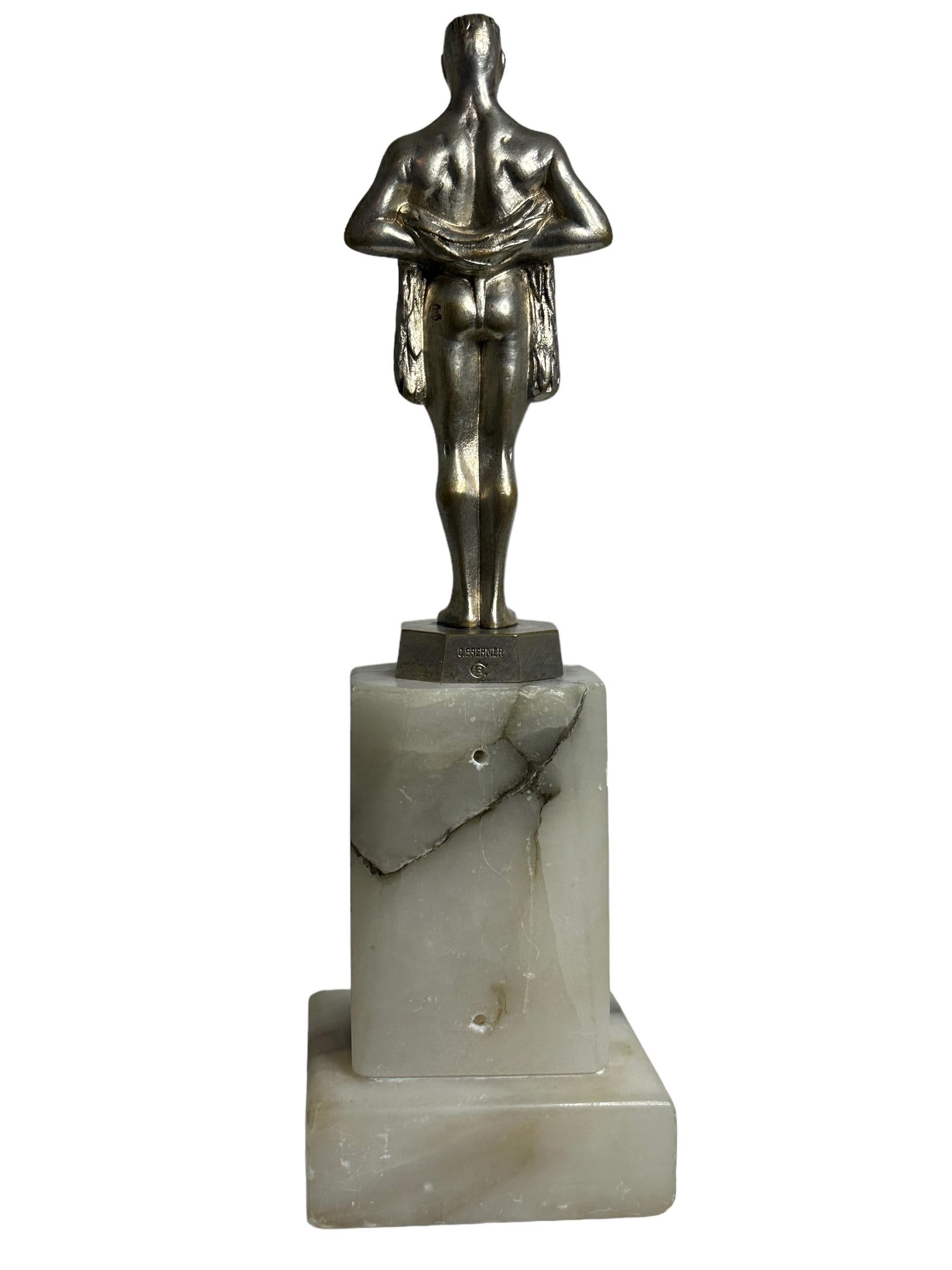 Art déco Statue en bronze de Vienne des années 1930 sur socle en marbre d'albâtre Autriche ancienne en vente