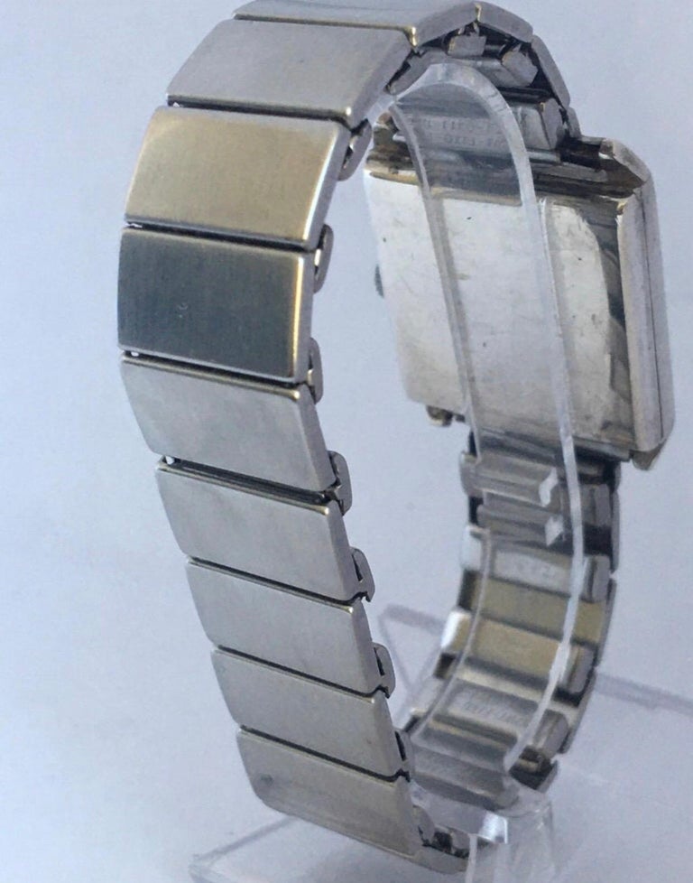 1930s Vintage Art Deco Silver Omega Hand-Winding Watch In Good Condition For Sale In Carlisle, GB