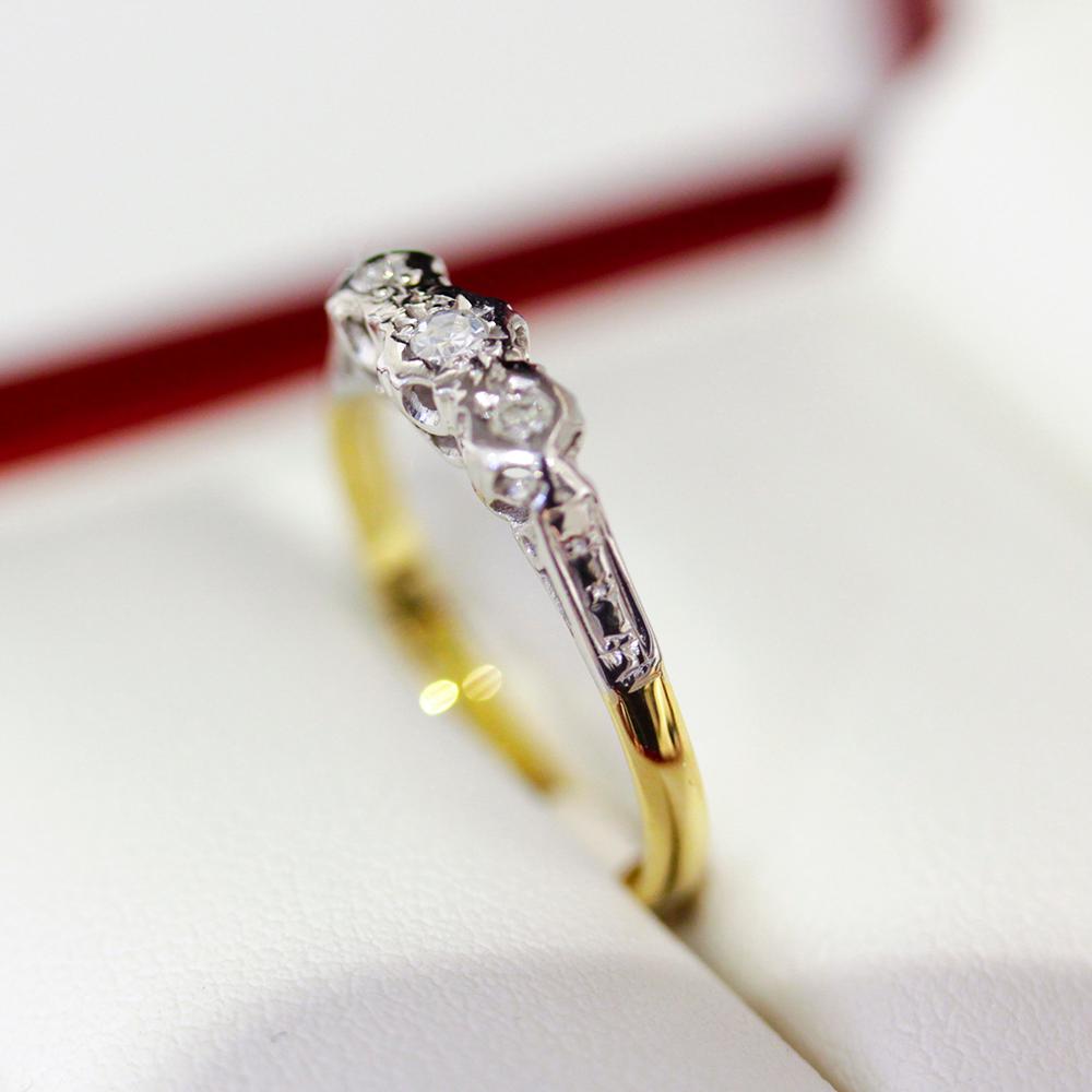 1930er Vintage Diamant Trilogy-Ring, handgefertigt aus 18 Karat und Platin im Angebot 5