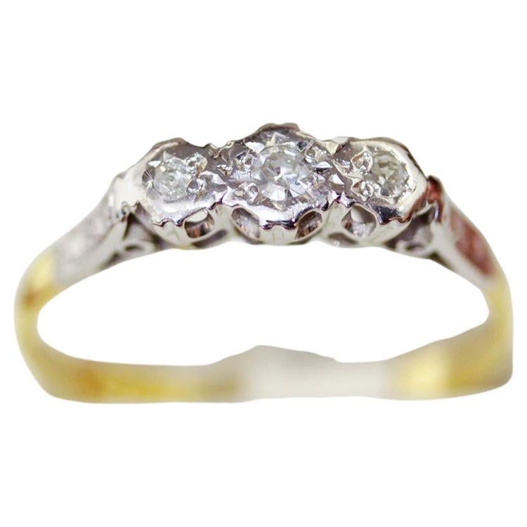 1930er Vintage Diamant Trilogy-Ring, handgefertigt aus 18 Karat und Platin im Angebot