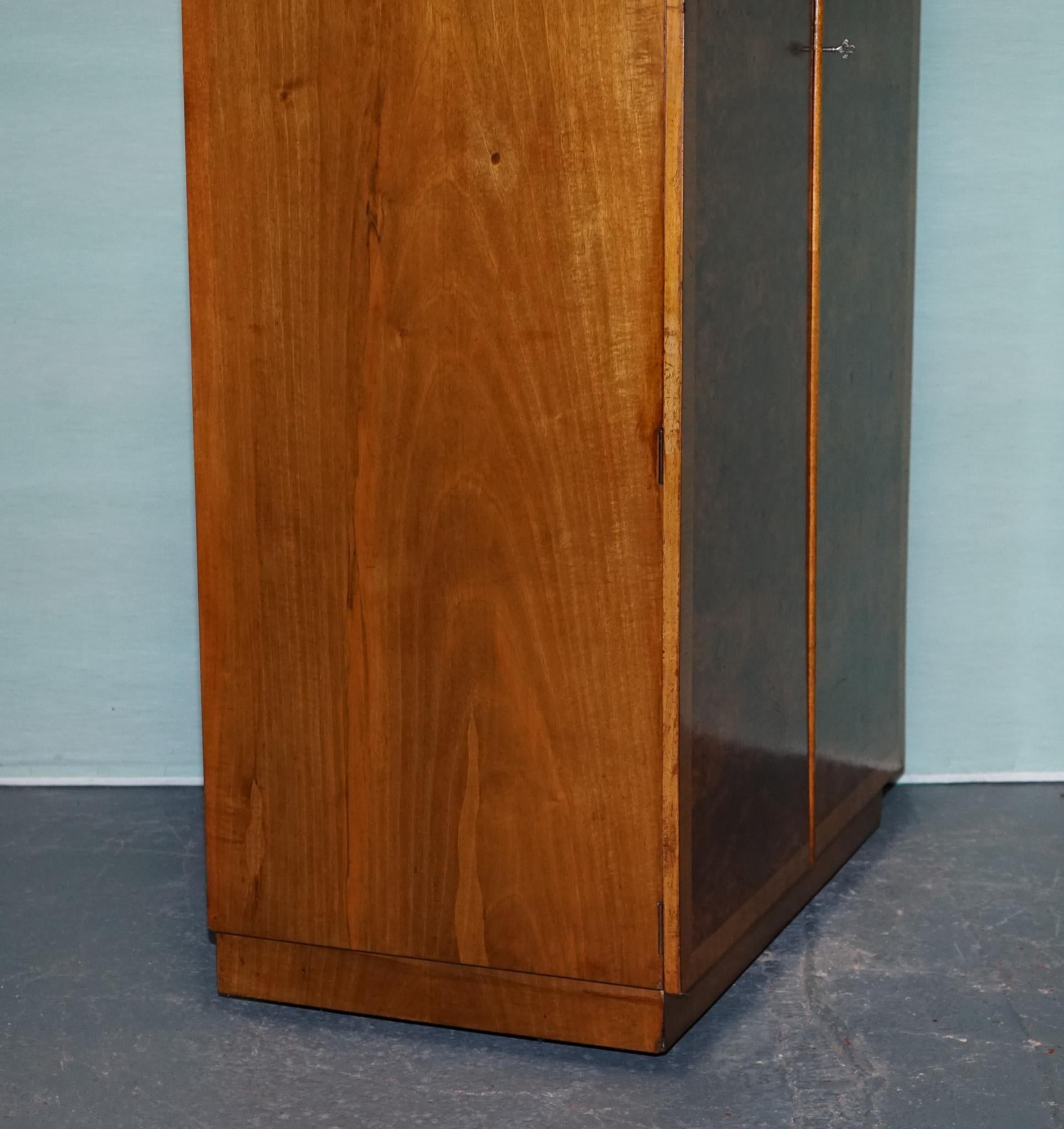 XX secolo 1930 VINTAGE ENGLISH ART DECO BURR WALNUT COMPACT DOUBLE WARDROBE LINEN PRESS in vendita