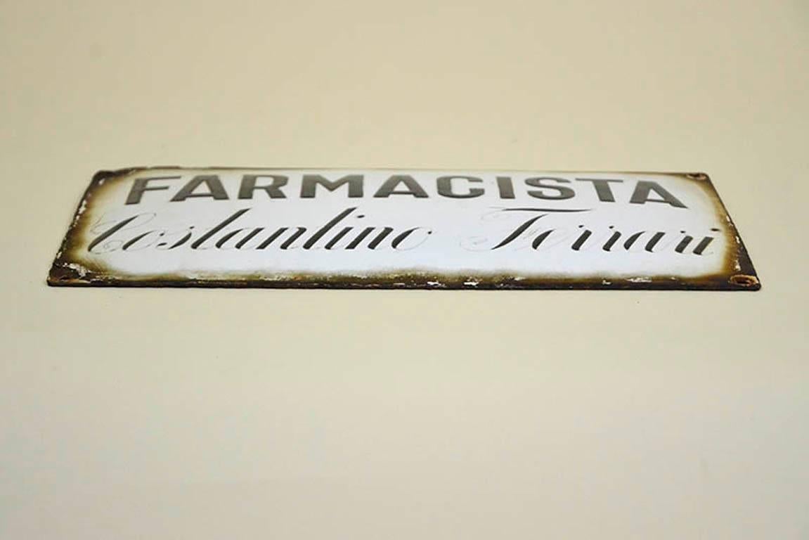 1930s Vintage Italian Enamel Metal Sign Farmacia or Pharmacy Shop In Good Condition For Sale In Milan, IT