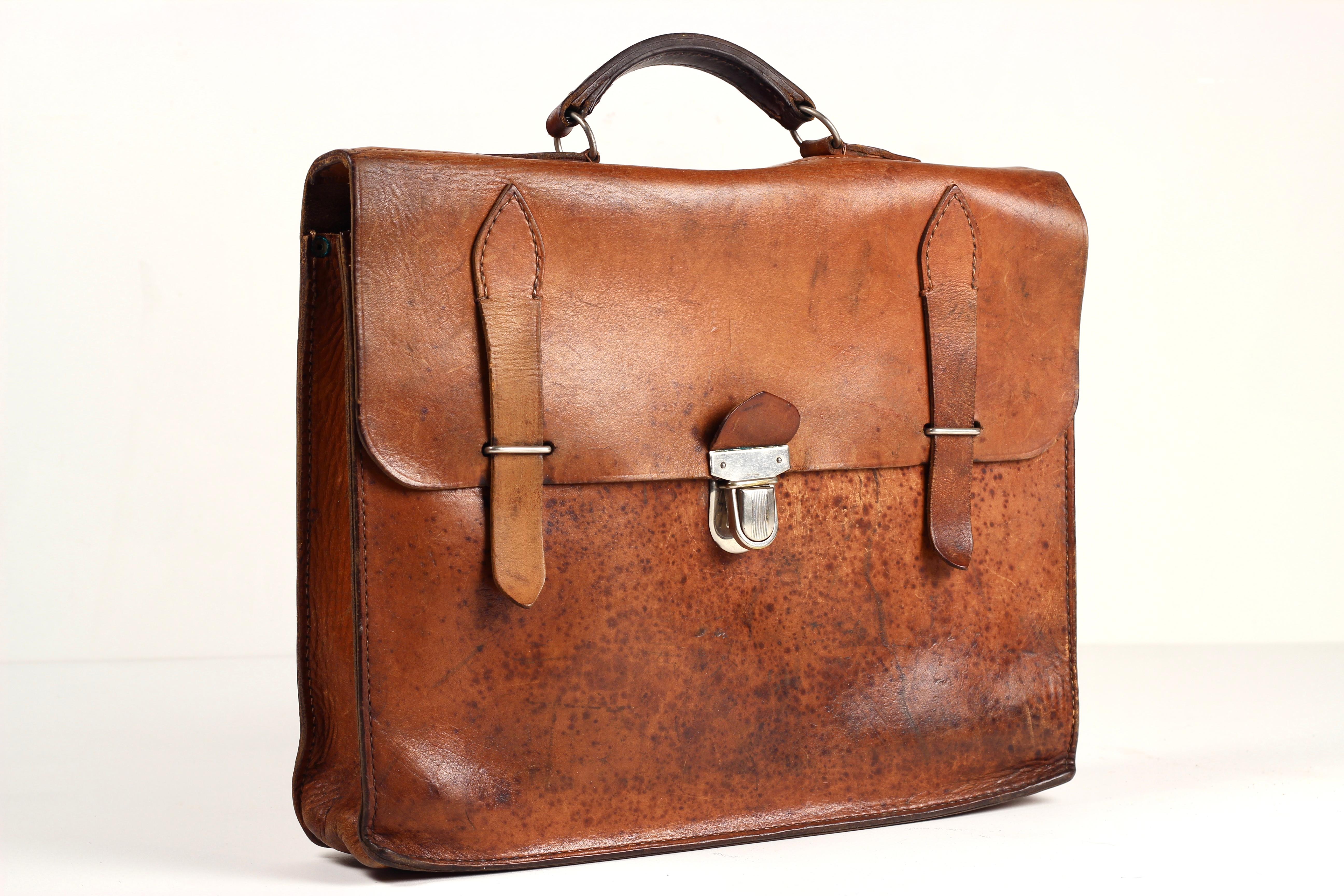 1930er Jahre Vintage Leder Aktentasche Satchel - Englisch Patina Tasche Passt MacBook (Mitte des 20. Jahrhunderts) im Angebot