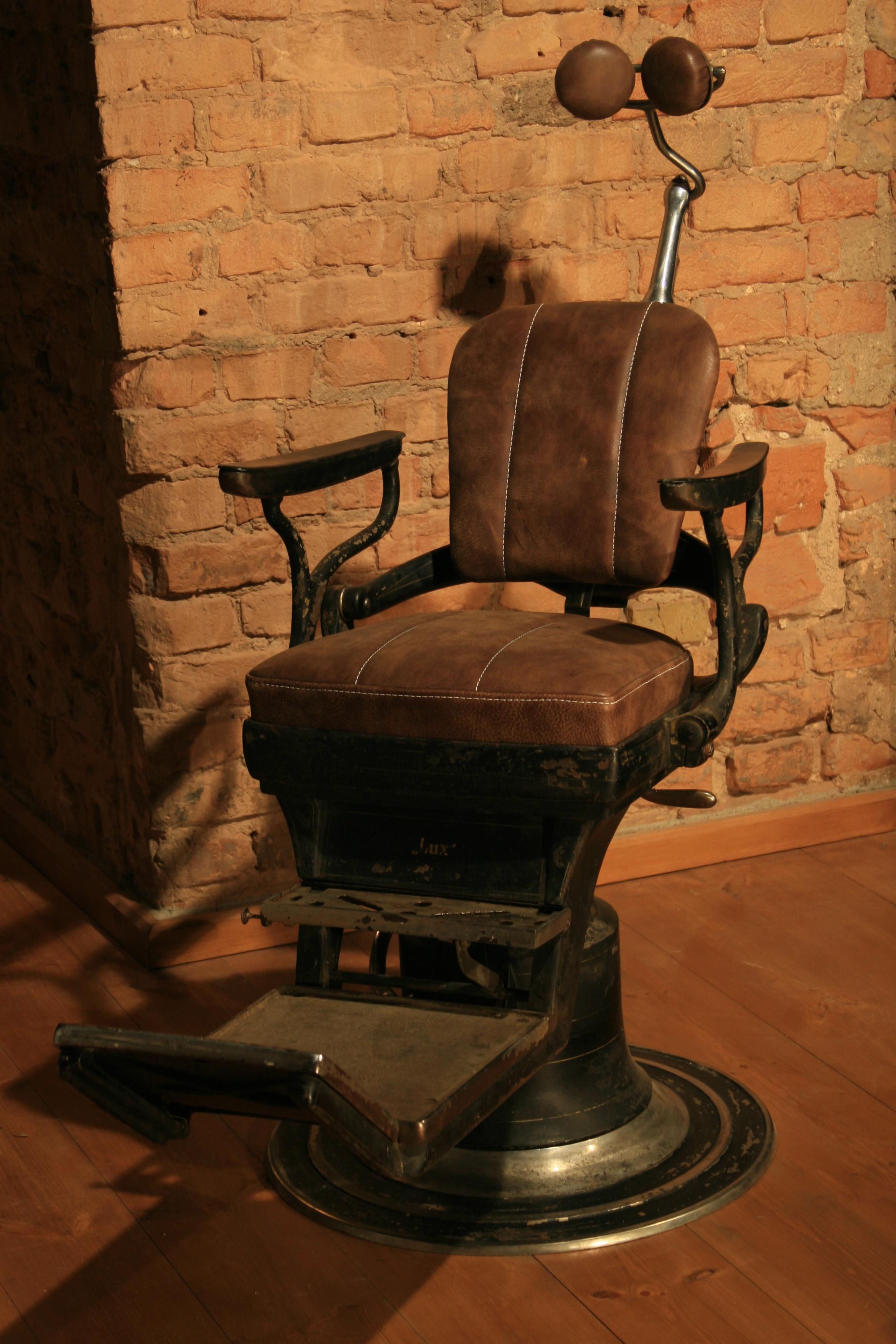 Mid-20th Century 1930s Vintage LUX Dental Chair For Sale