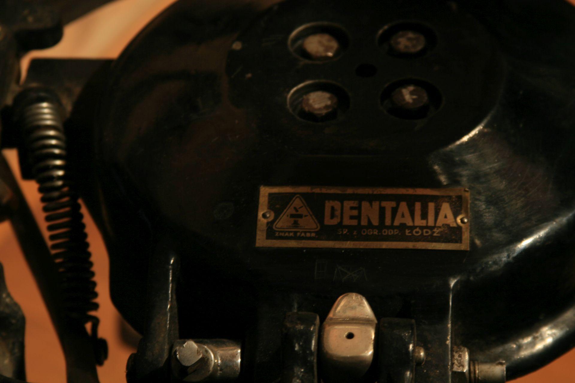 1930s Vintage LUX Dental Chair For Sale 5