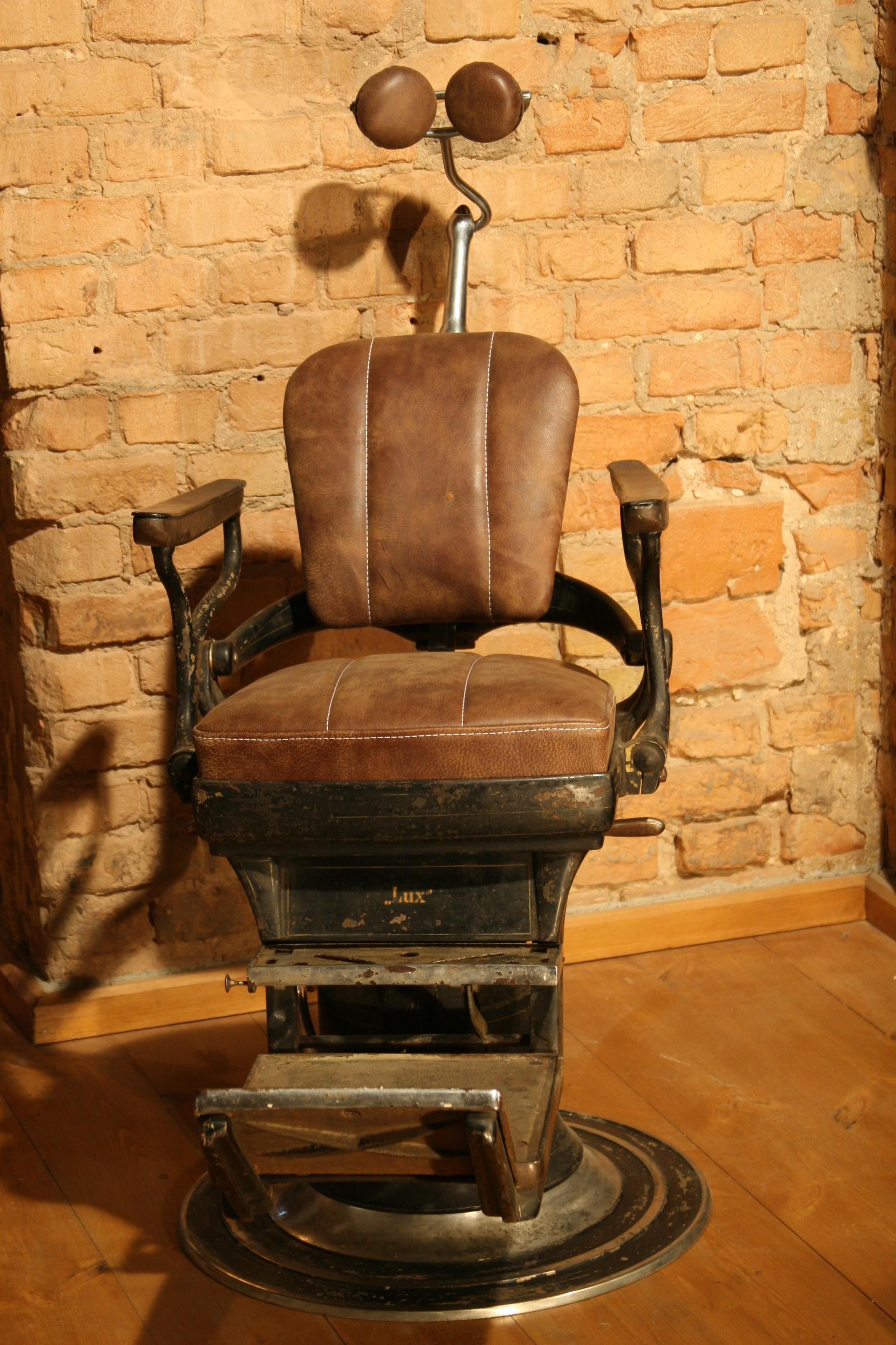 Cast 1930s Vintage LUX Dental Chair For Sale