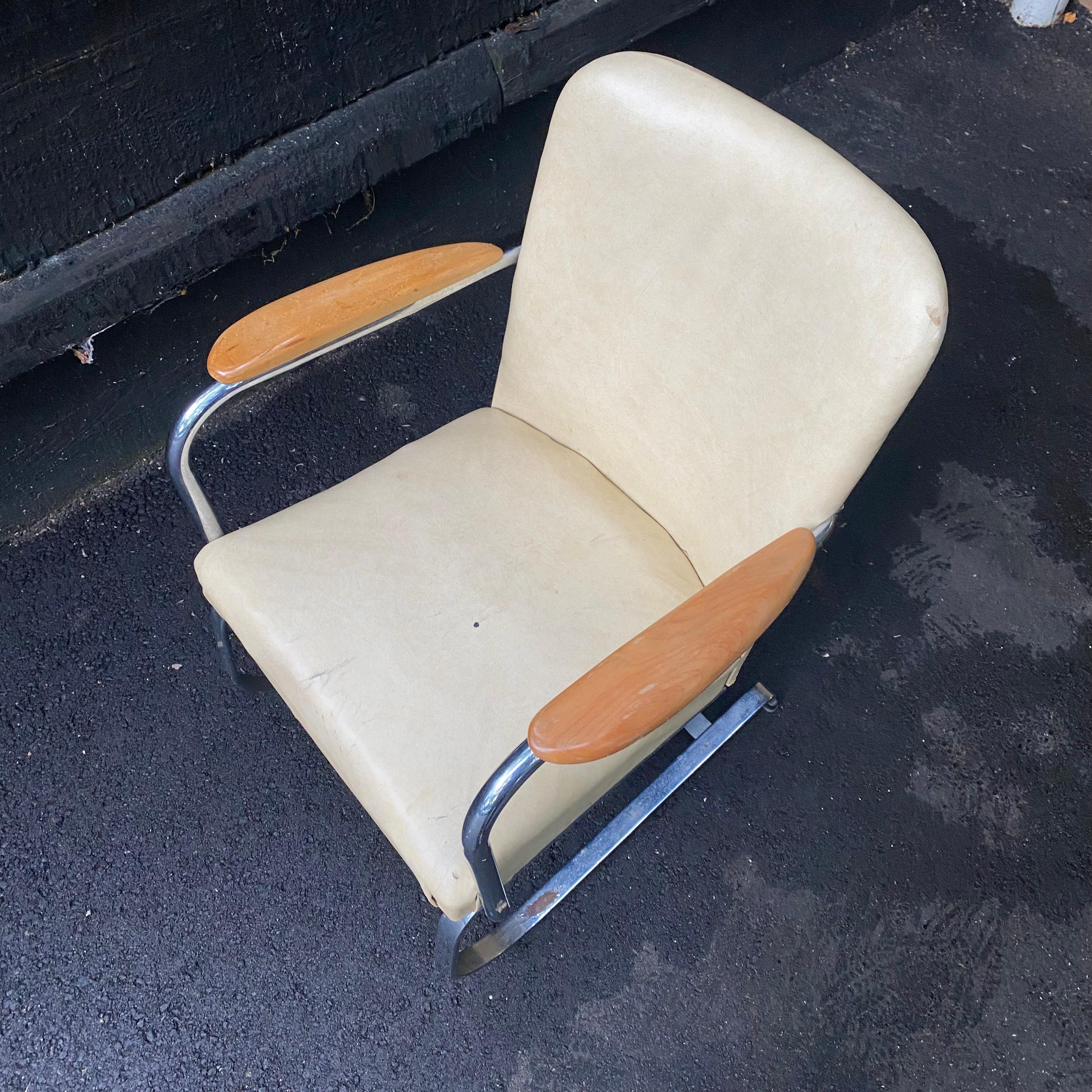 1930s Vintage Machine Age Kem Weber for Lloyd Chrome and Vinyl Lounge Chair For Sale 3